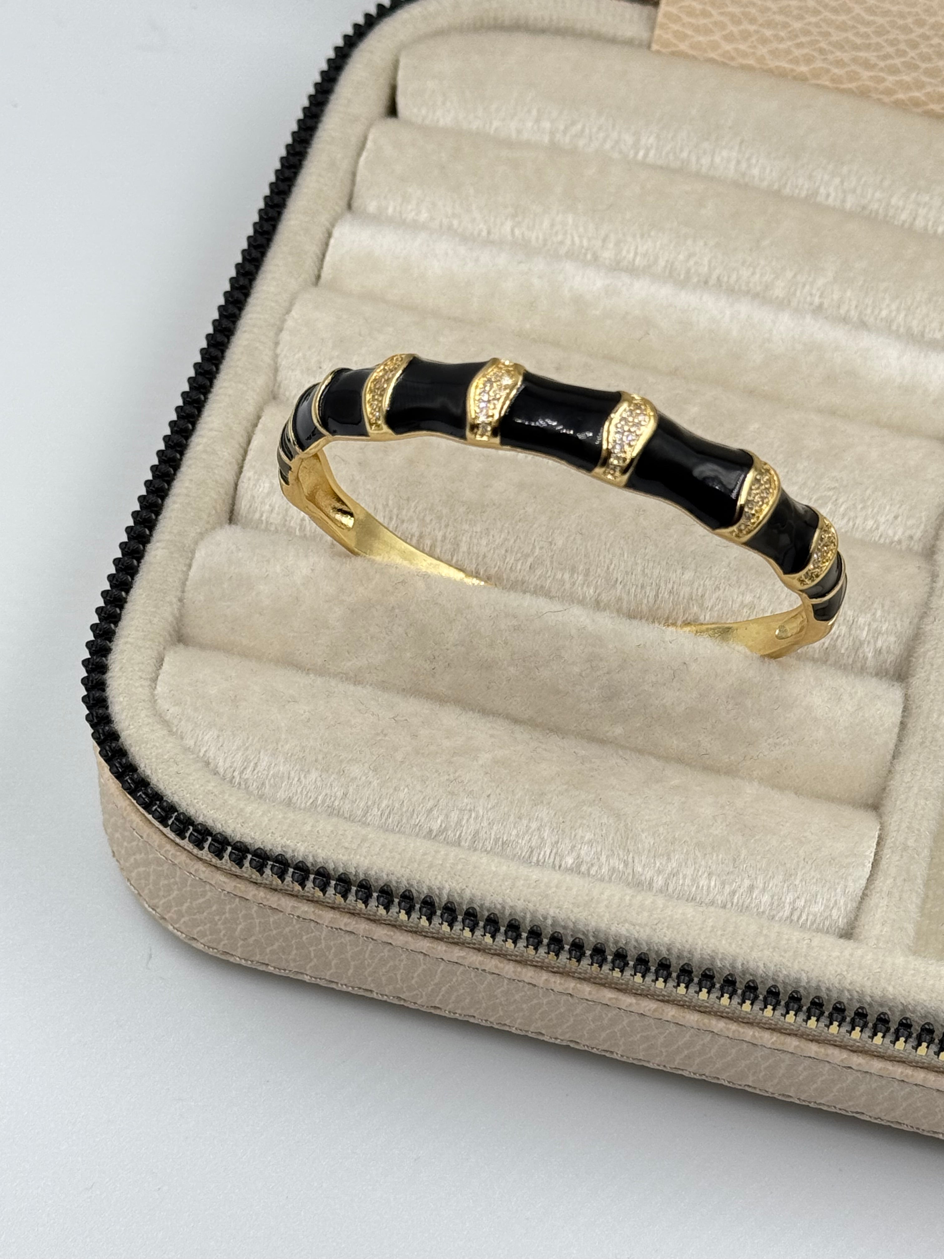 İTHAL SİYAH MİNELİ RENKLİ TAŞ DETAYLI GOLD KELEPÇE BİLEZİK