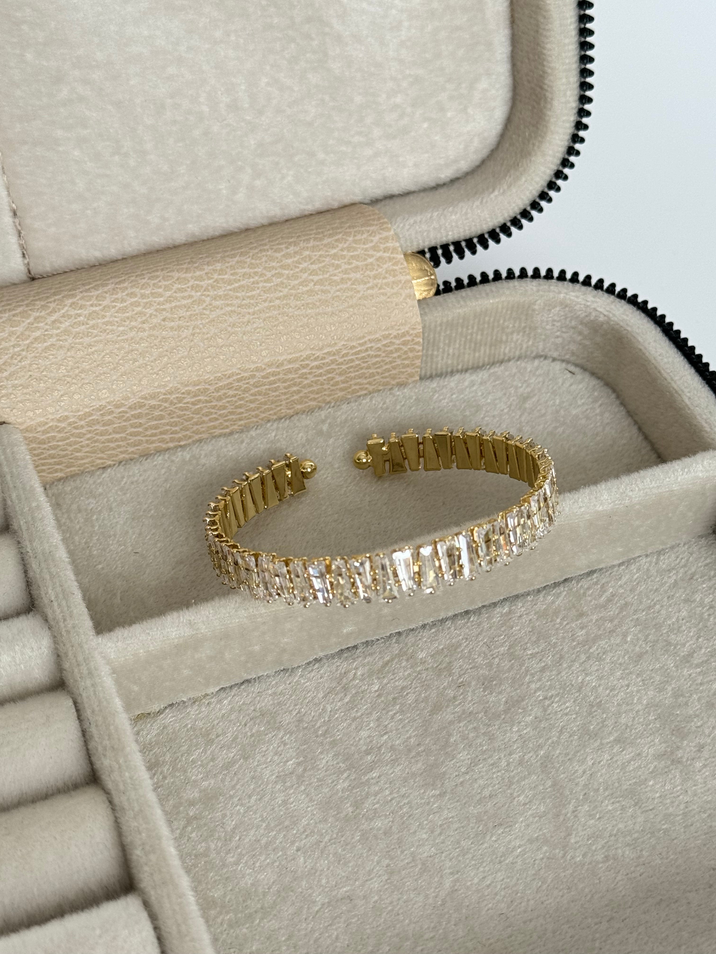 İTHAL ZİRKON TAŞLI GOLD KELEPÇE BİLEZİK