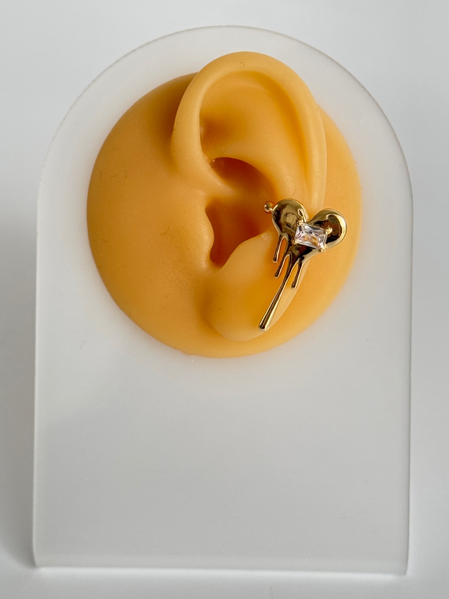 İTHAL KALP DETAYLI GOLD KIKIRDAK KÜPE EARCUFF