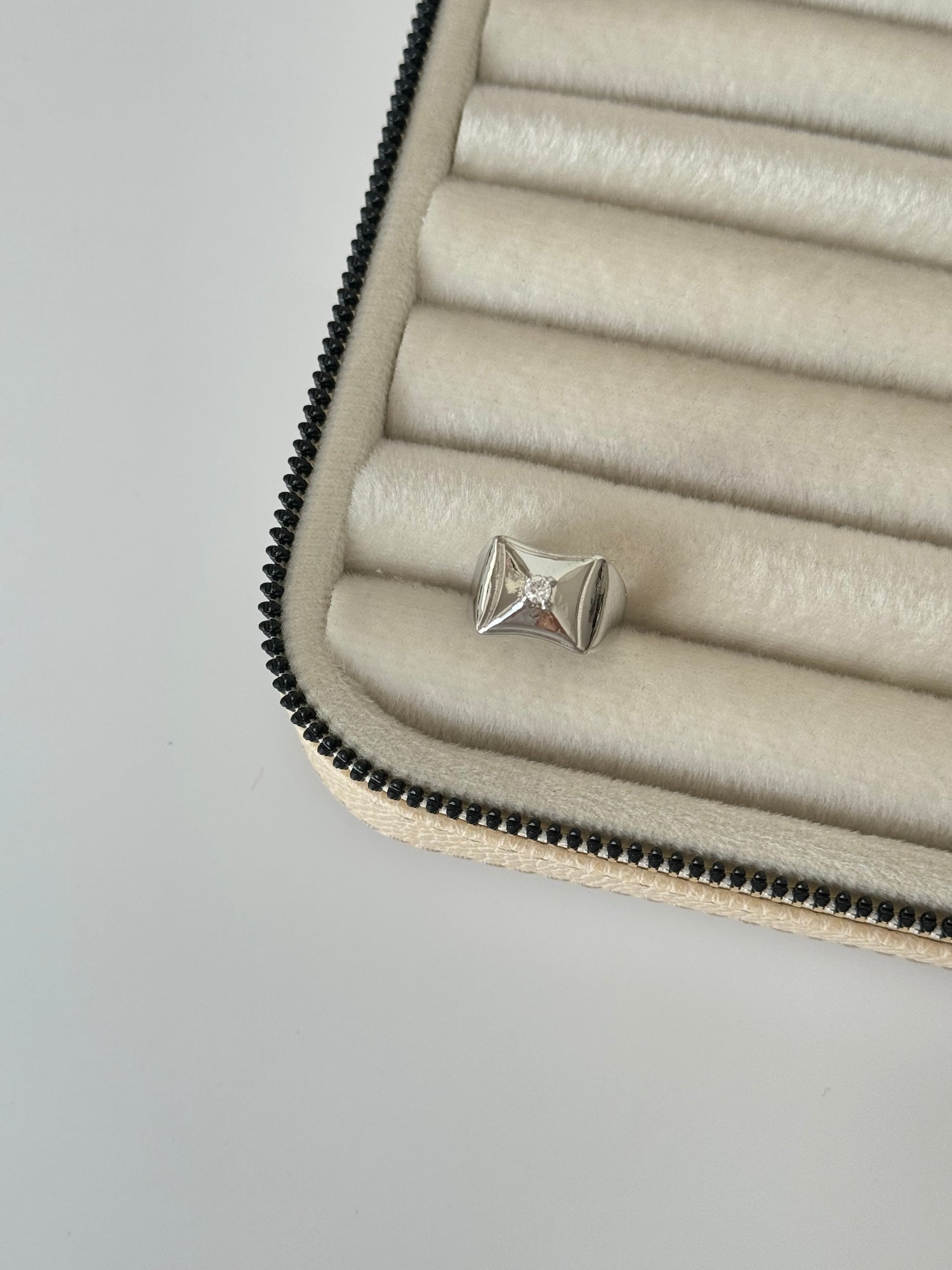 İTHAL TAŞLI KARE SİLVER SERÇE PARMAK AYARLANABİLİR YÜZÜK