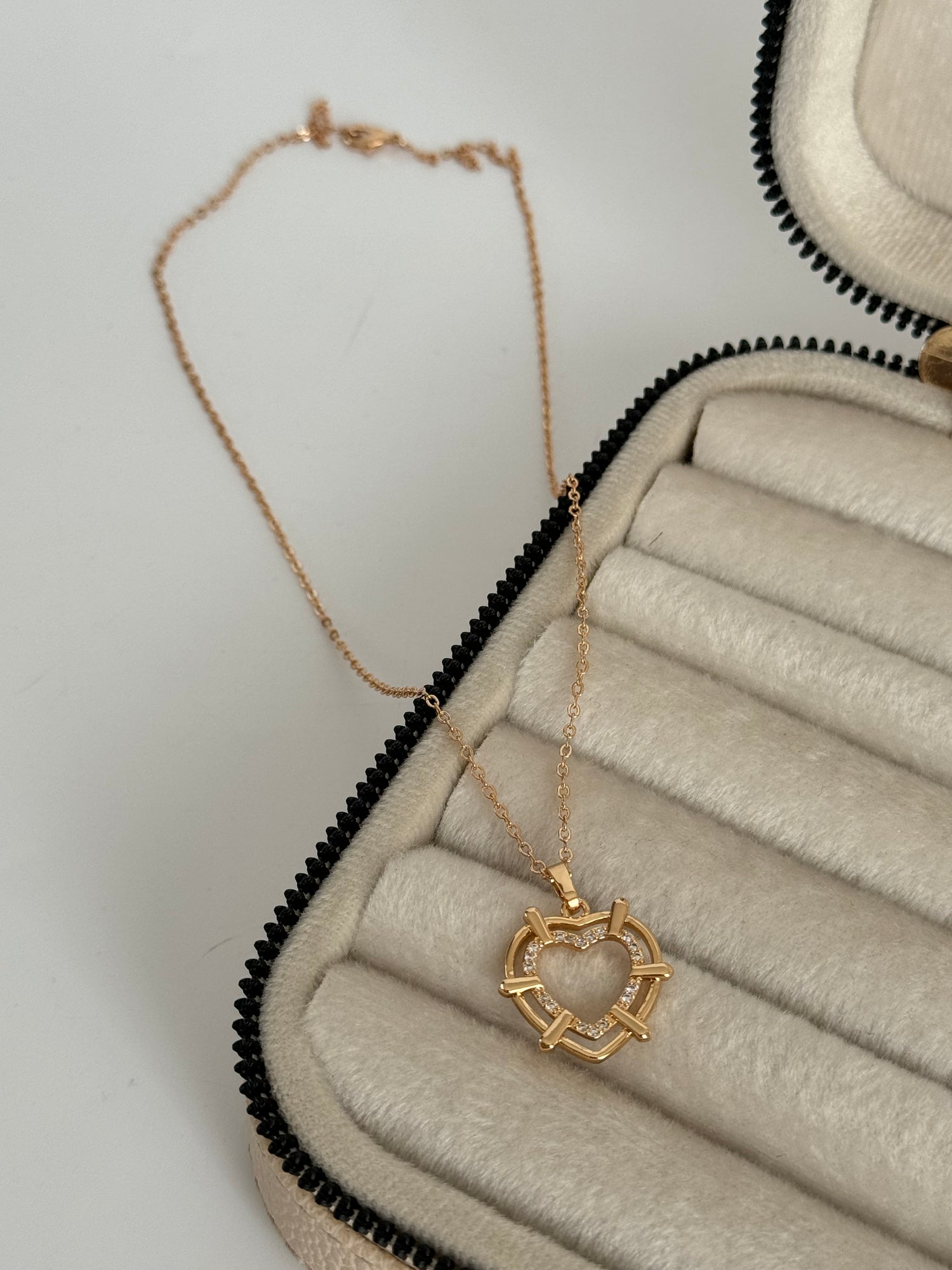 İTHAL KALP DETAYLI GOLD ÇELİK KOLYE