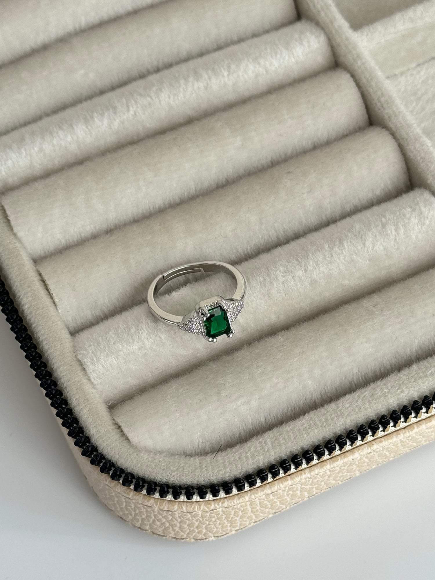 İTHAT YEŞİL TAŞ  DETAYLI AYARLANABİLİR SİLVER YÜZÜK