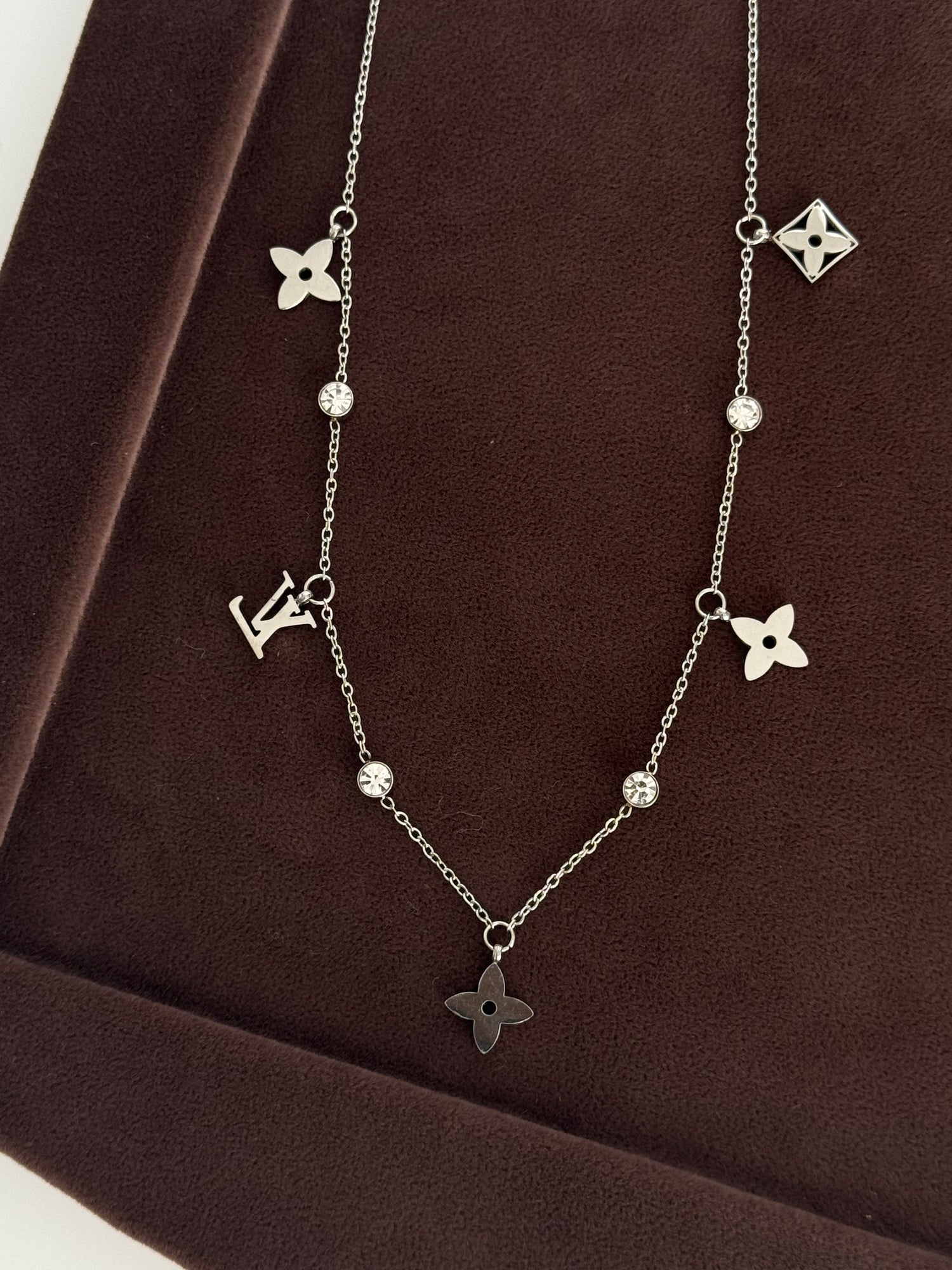 DETAYLI MARKA MODEL SİLVER ÇELİK KOLYE