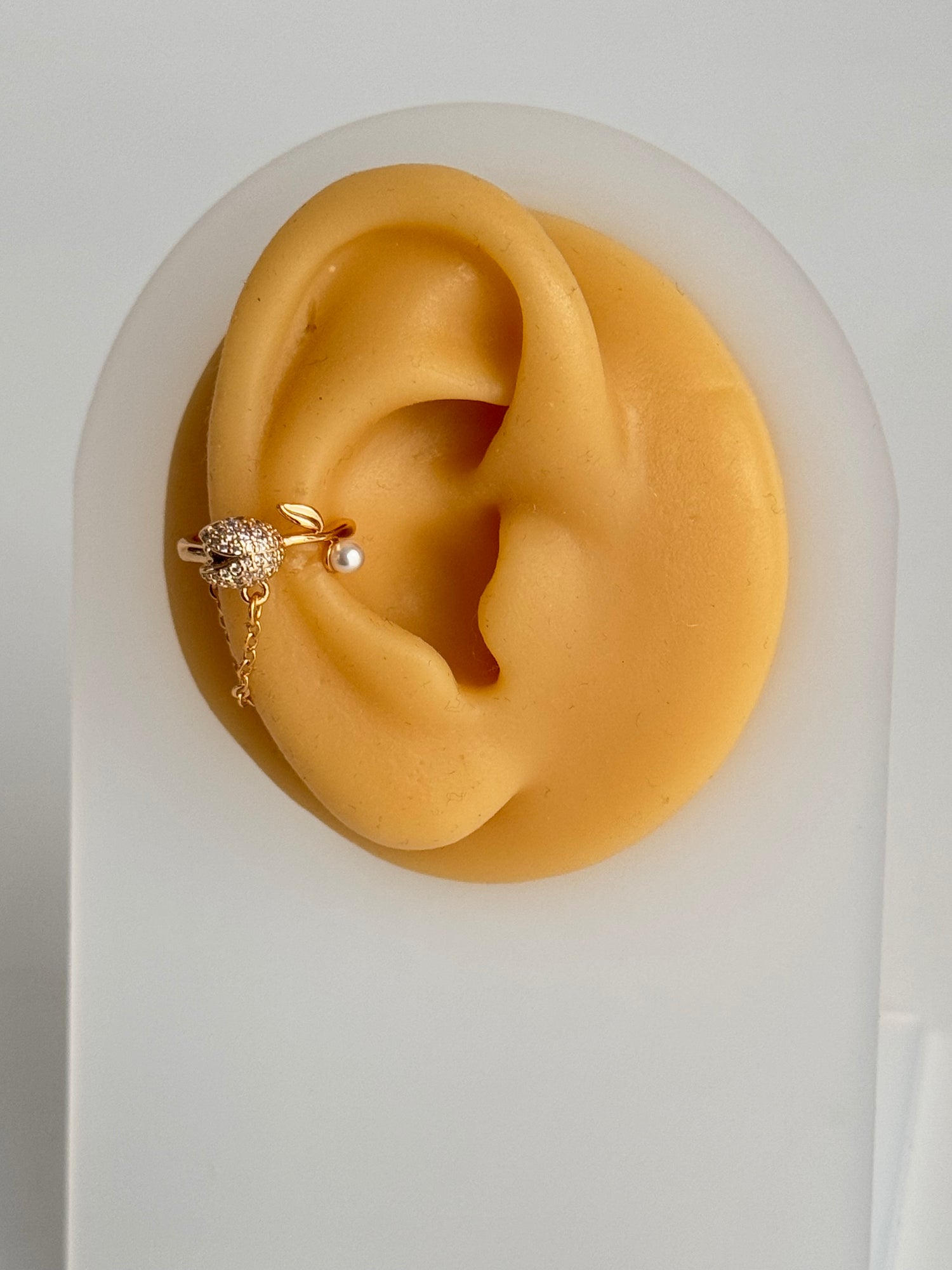 İTHAL LALE DETAYLI SAĞ KULAK GOLD KIKIRDAK KÜPE EARCUFF