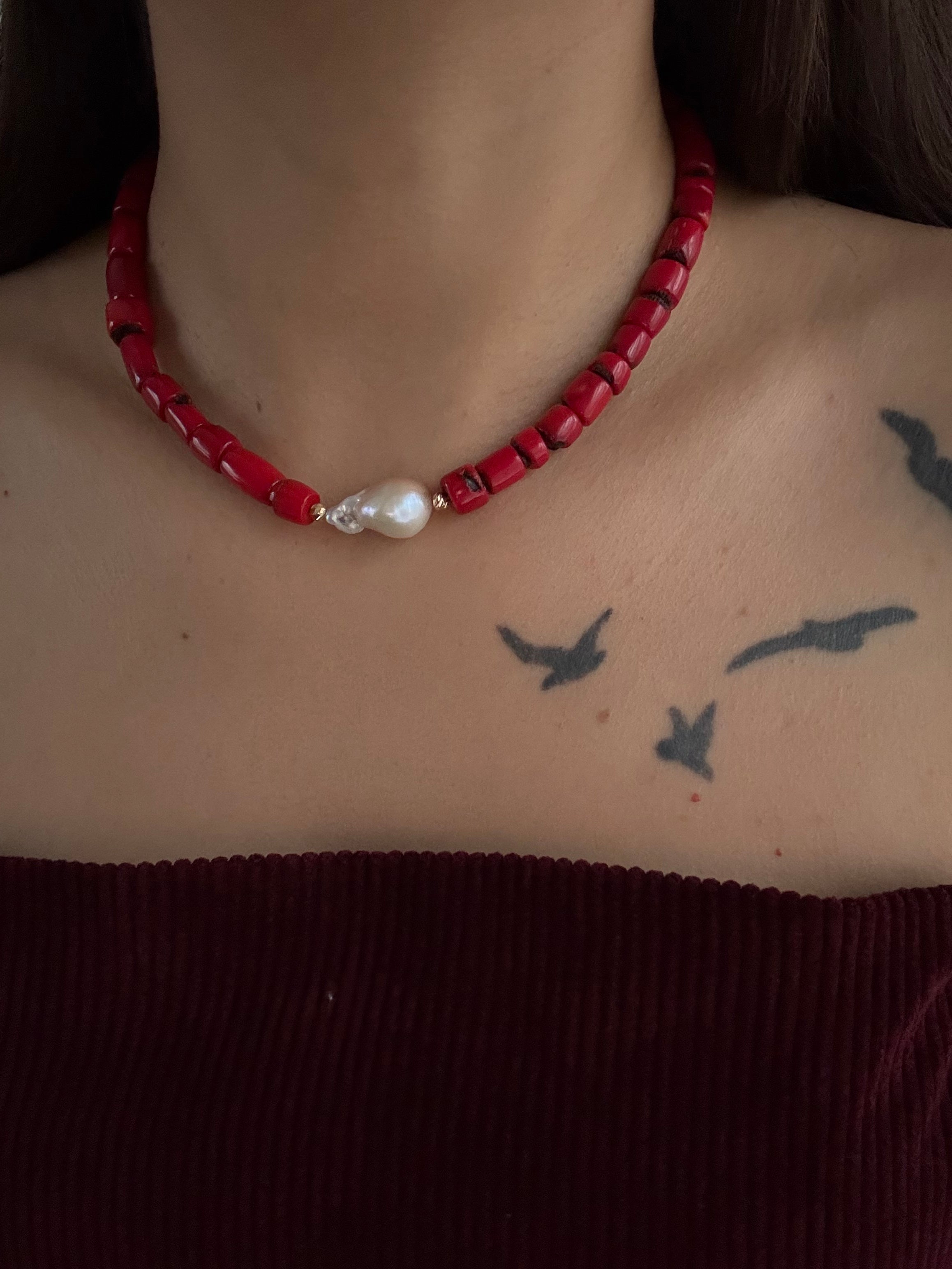 DELYA İNCİ DETAYLI MERCAN DOĞAL TAŞLI KOLYE