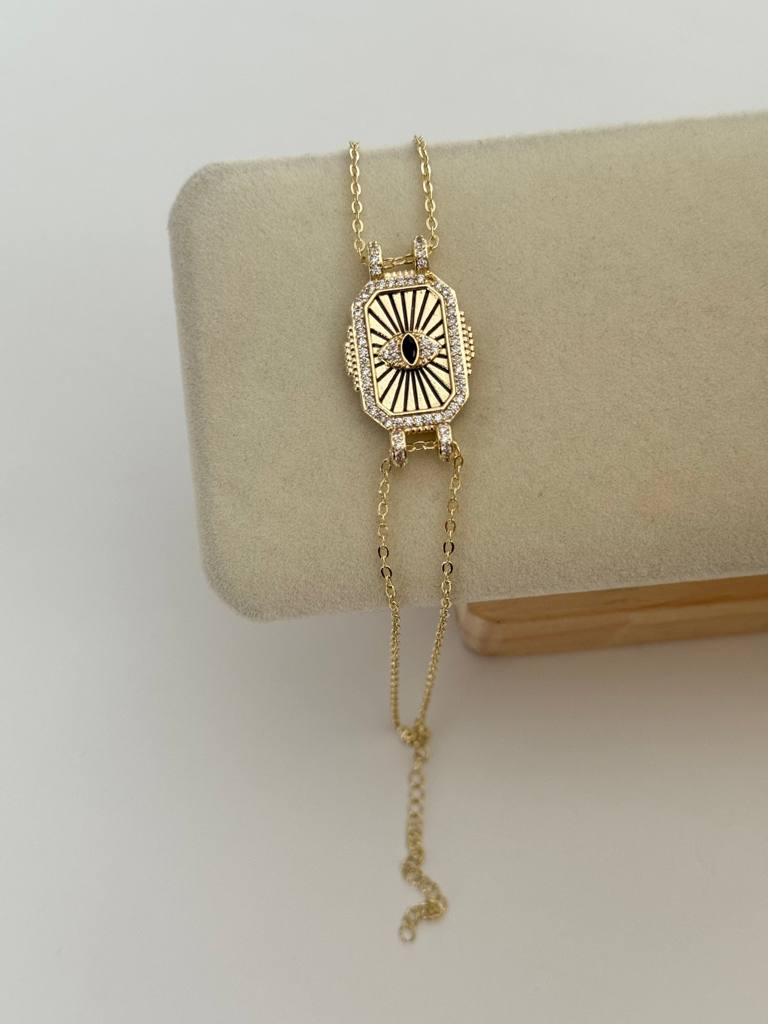 VİON GÖZ DETAYLI GOLD BİLEKLİK