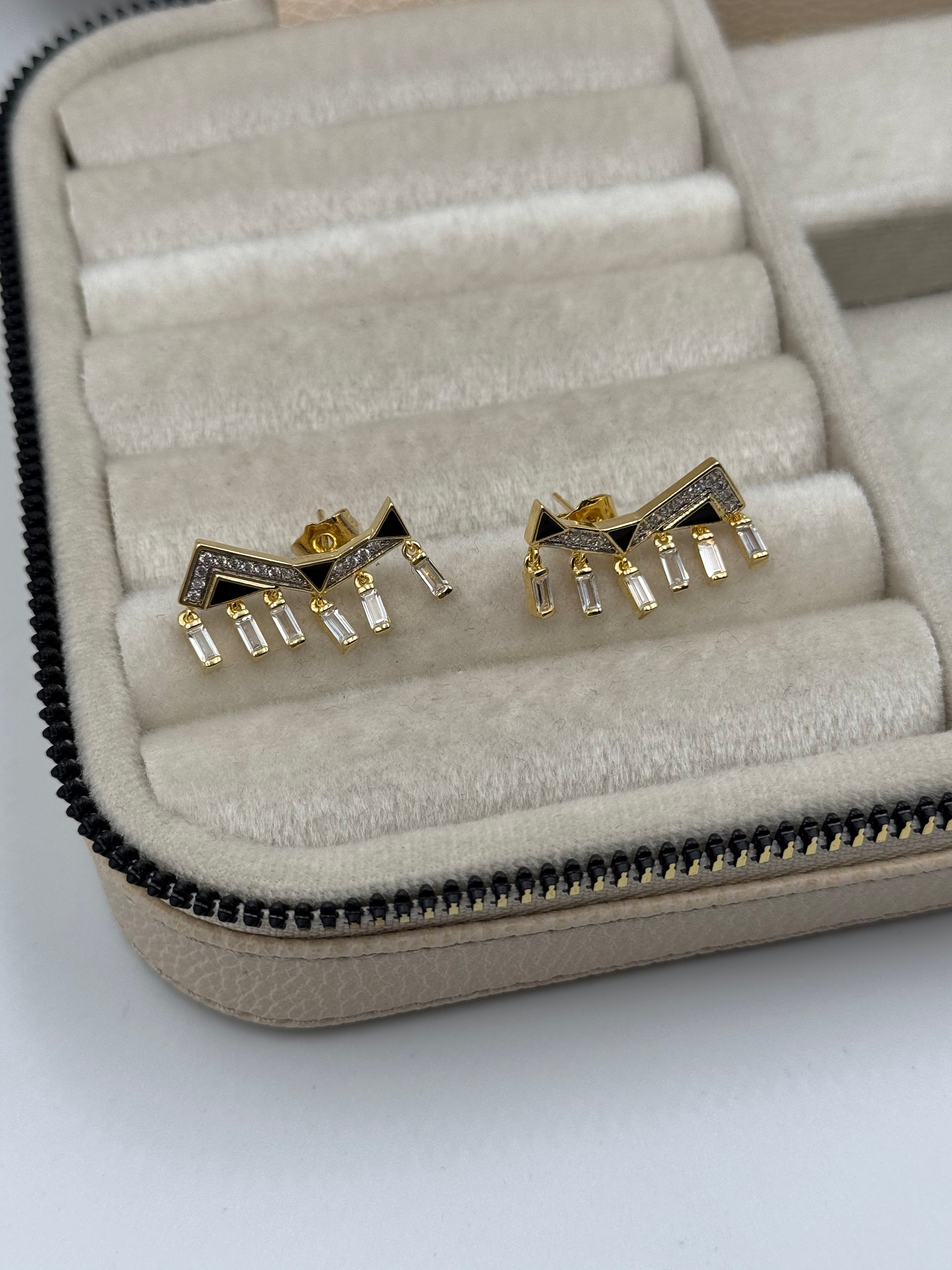 İTHAL SİYAH RENKLİ SALLANTILI GOLD KÜPE