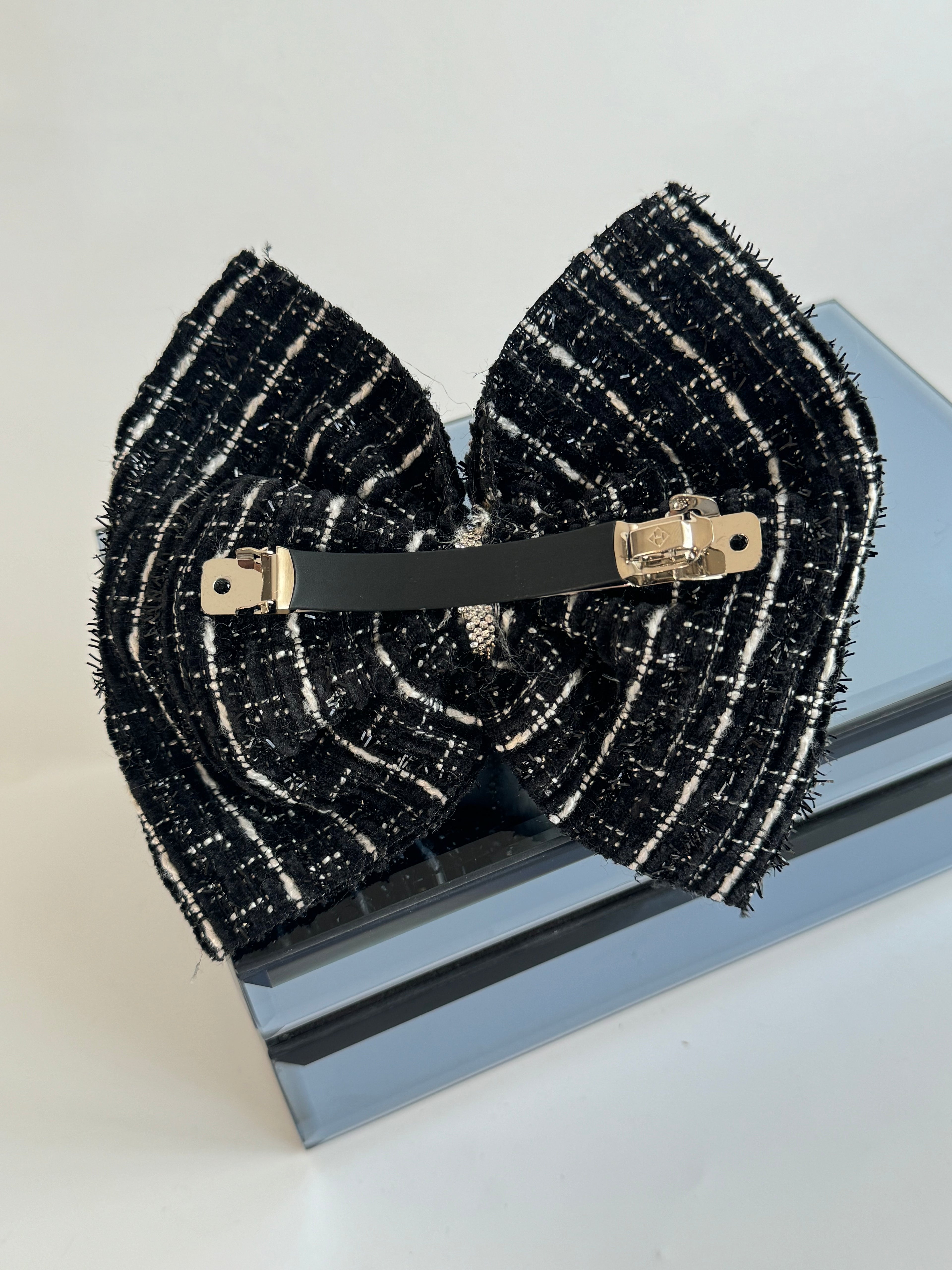 İTHAL TÜVİT KUMAŞLI SİYAH FİYONKLU TOKA