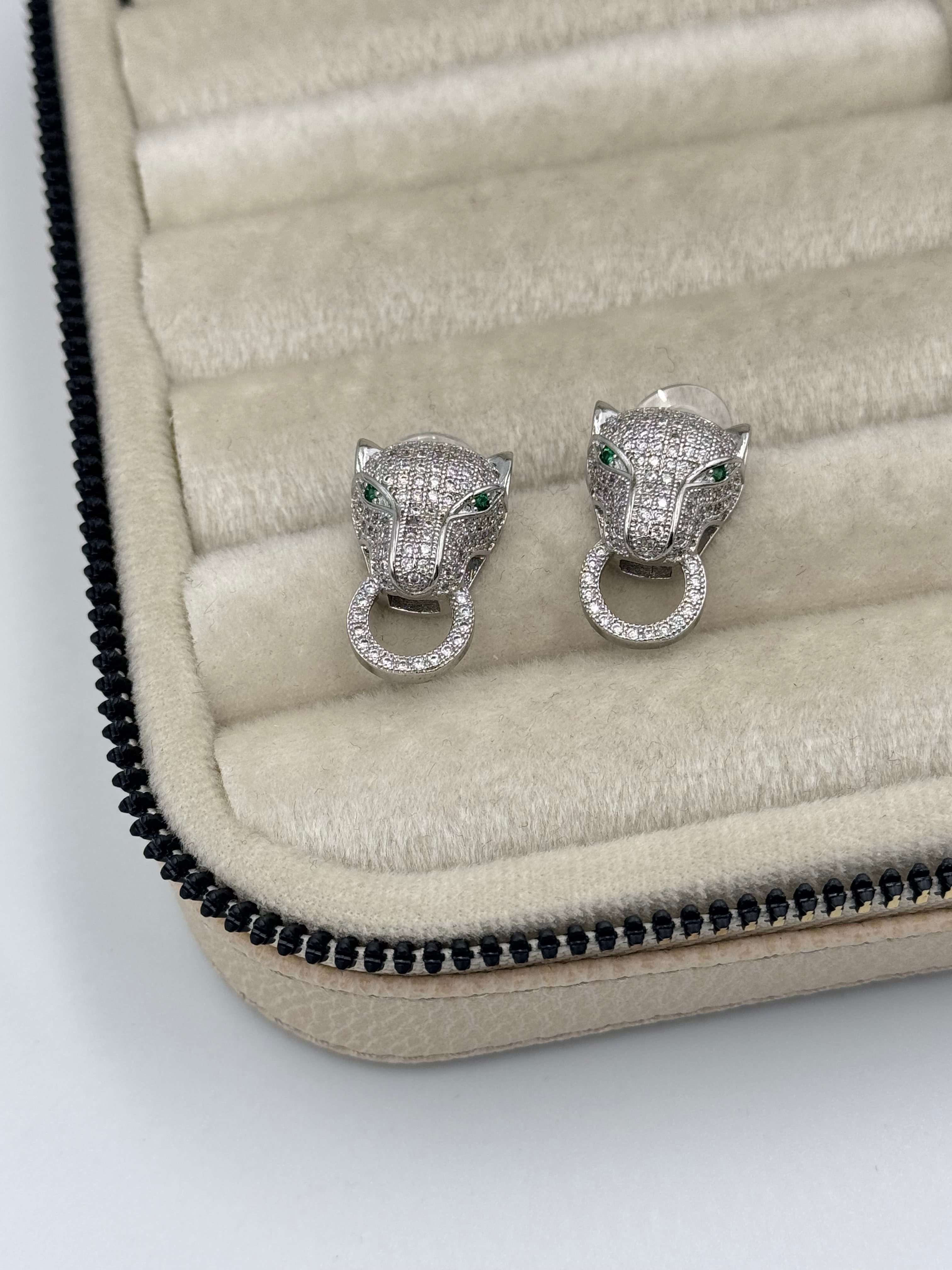 İTHAL KAPLAN DETAYLI TAŞLI SİLVER KÜPE