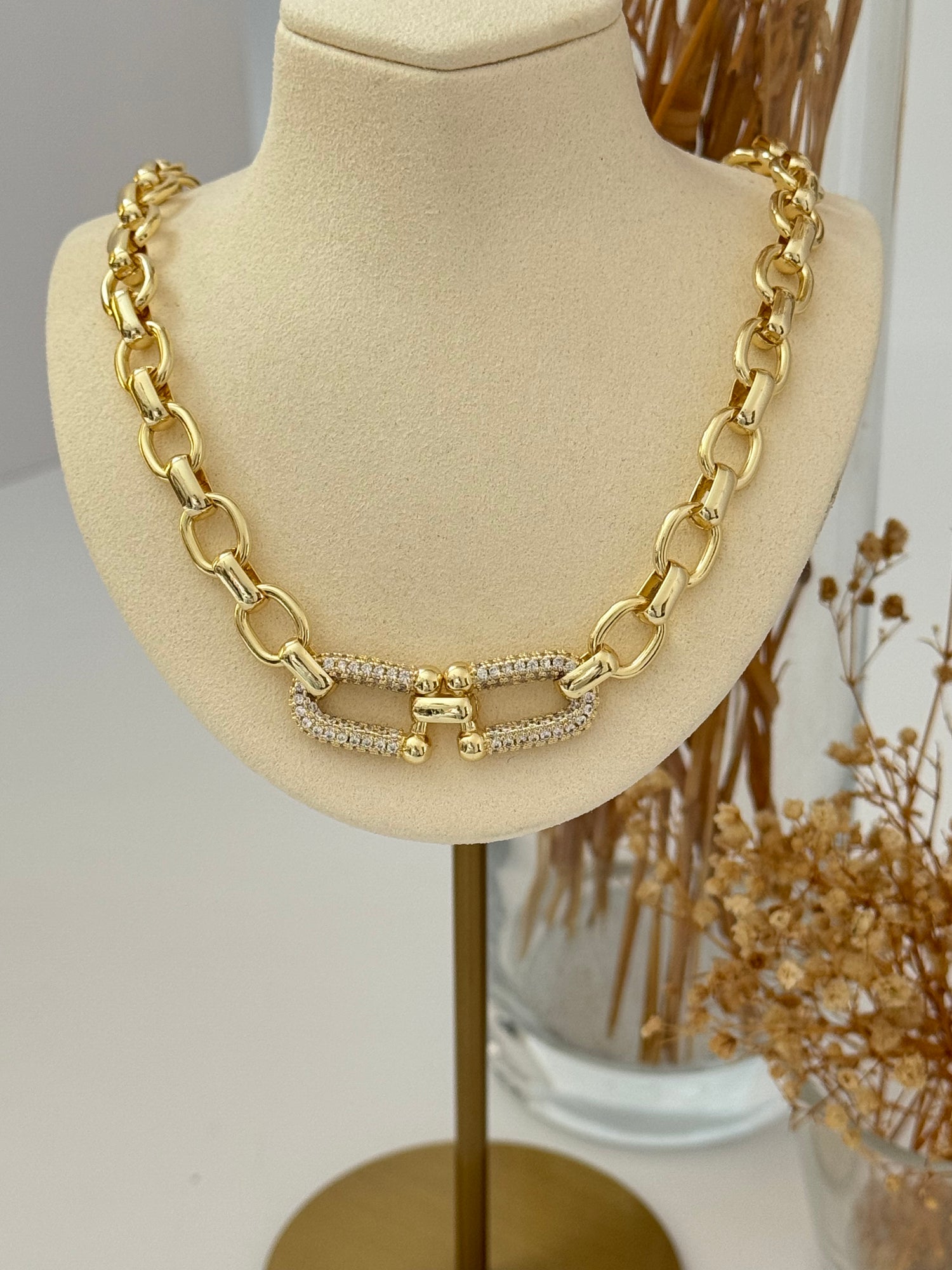 İTHAL TAŞ DETAYLI GOLD CHOKER KOLYE
