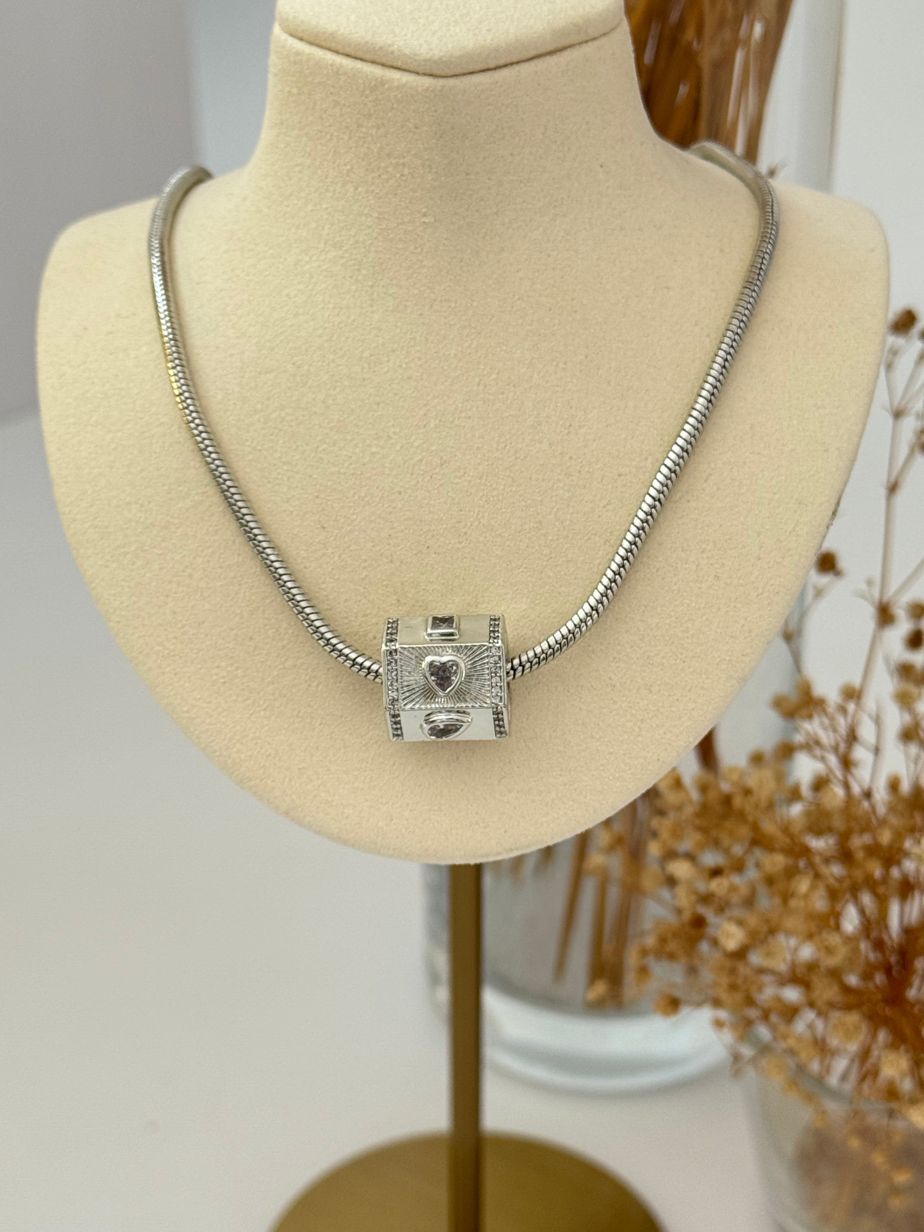 İTHAL DETAYLI SİLVER KOLYE