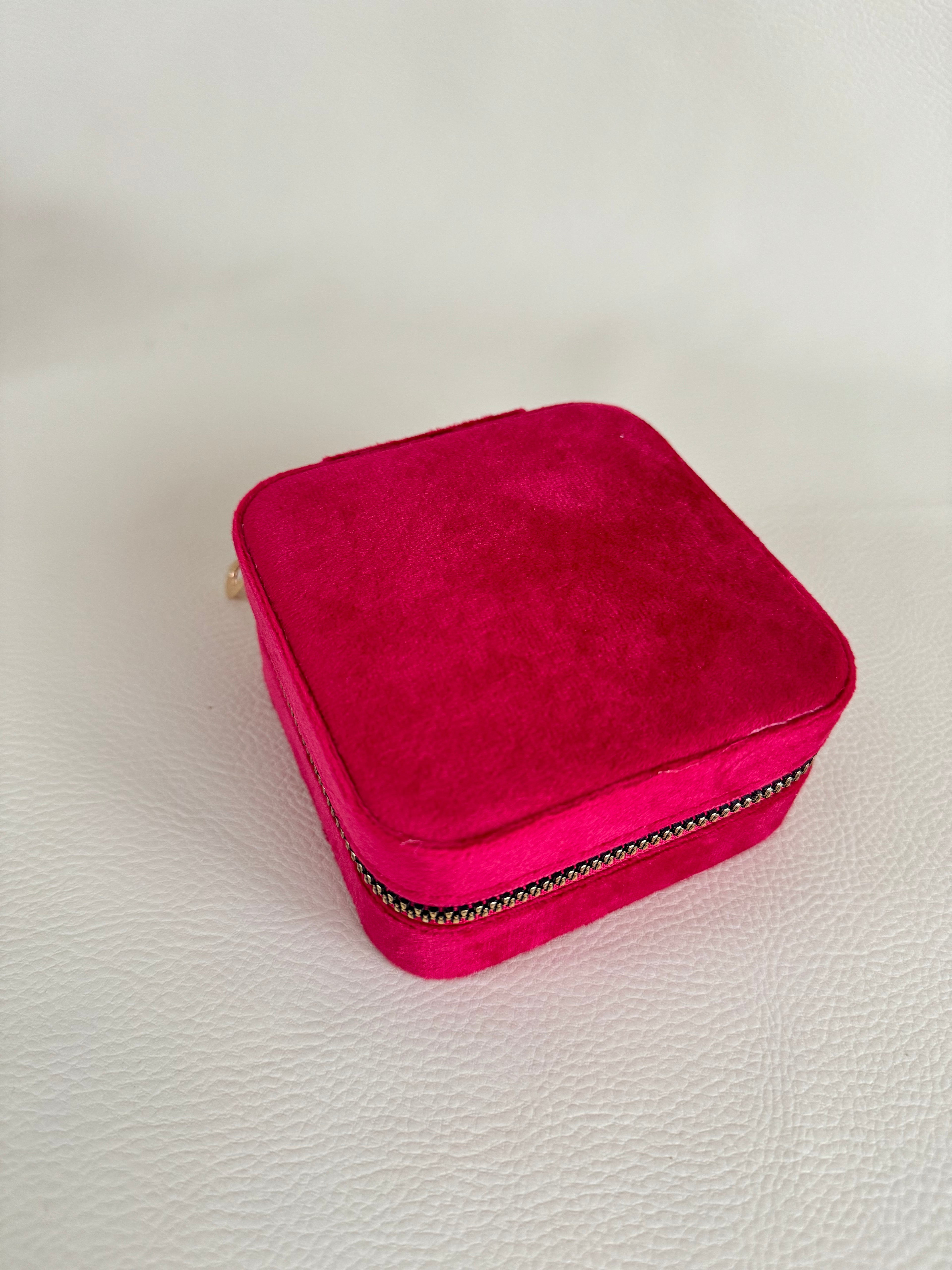 İTHAL KIRMIZI RENKLİ TAKI KUTUSU