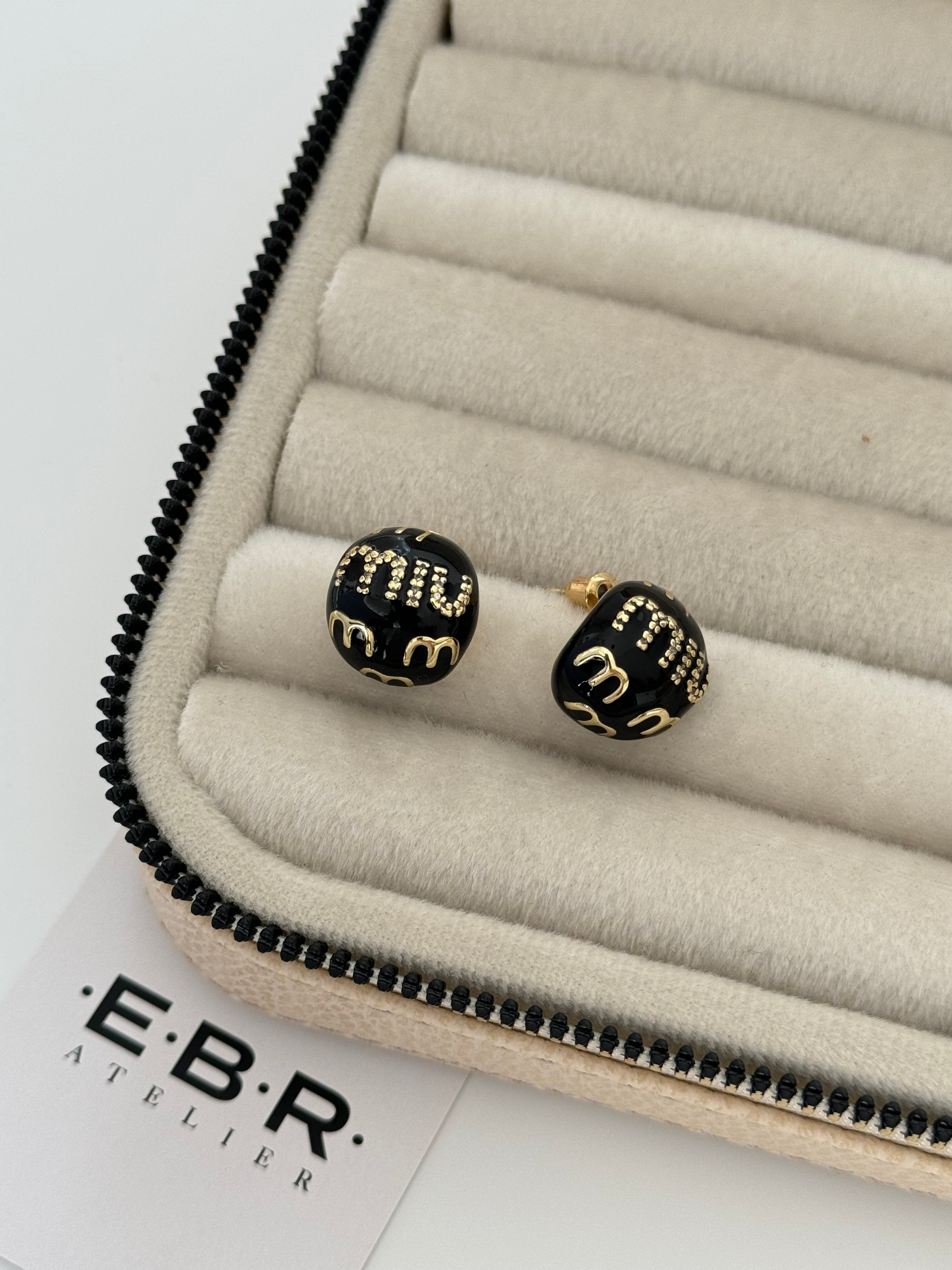 İTHAL MARKA MODEL SİYAH MİNELİ KÜPE