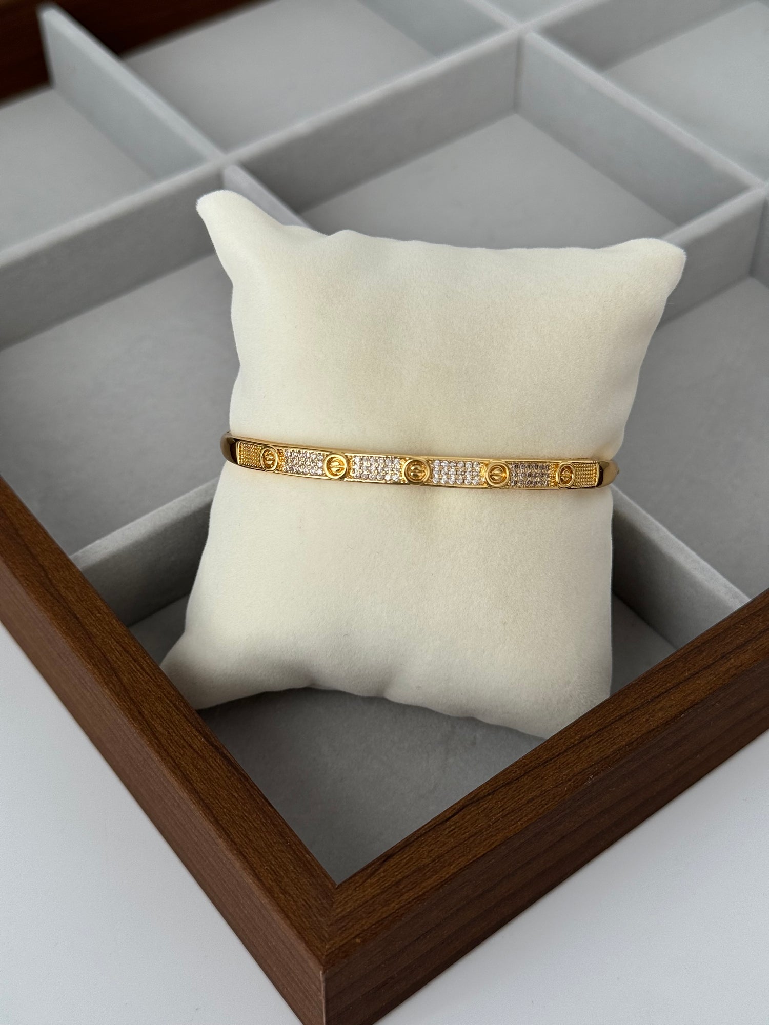 İTHAL MARKA MODEL GOLD KELEPÇE BİLEZİK