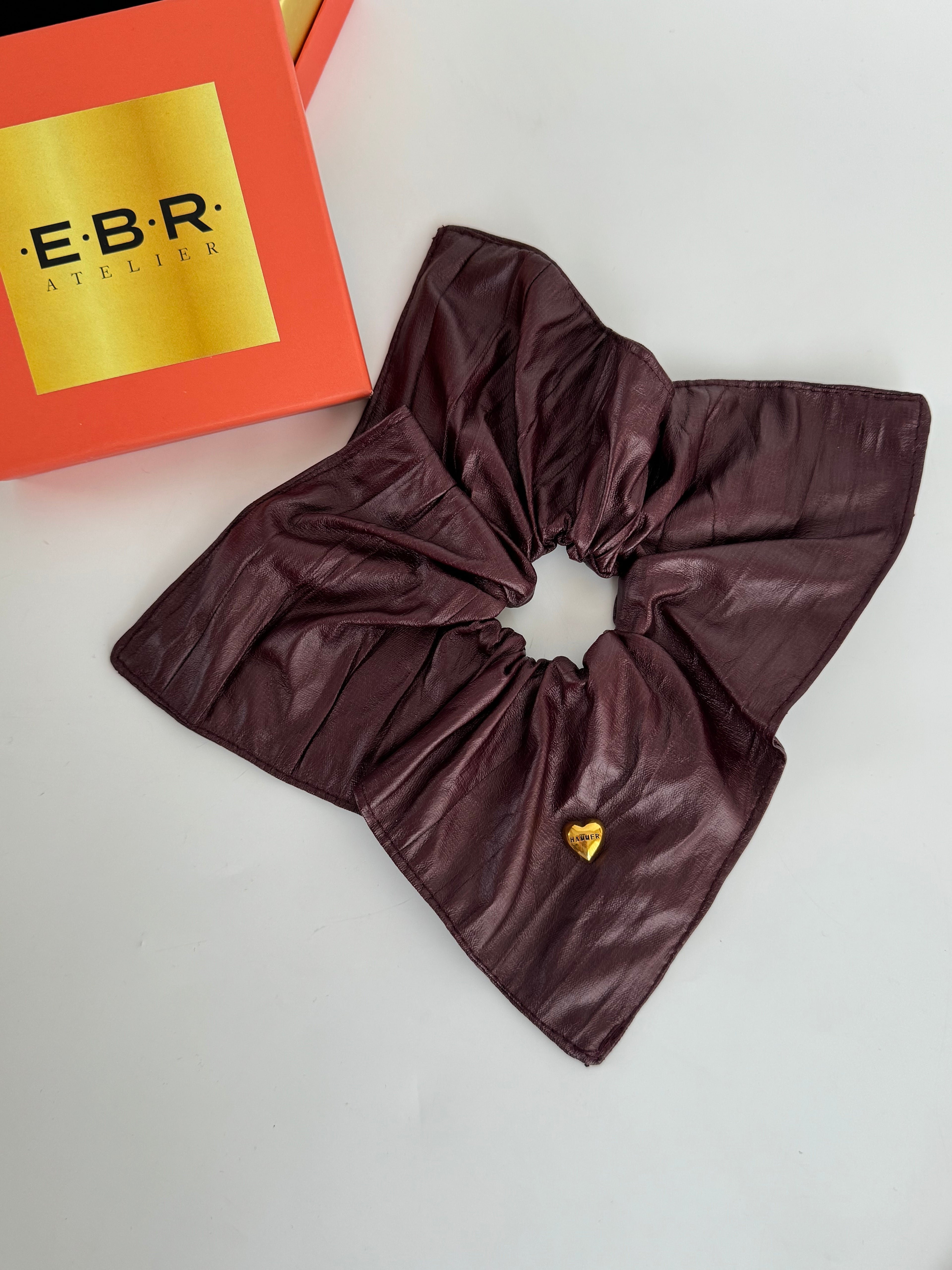 İTHAL DERİ GÖRÜNÜMLÜ KARE FORM BORDO LASTİK TOKA