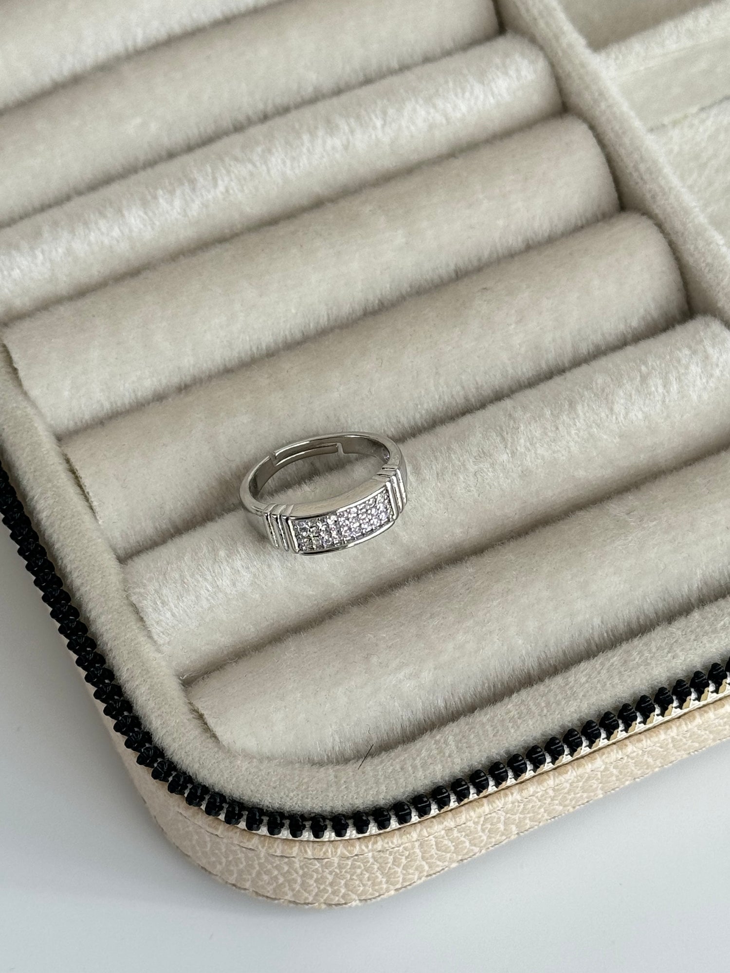 İTHAT TAŞ DETAYLI AYARLANABİLİR SİLVER YÜZÜK