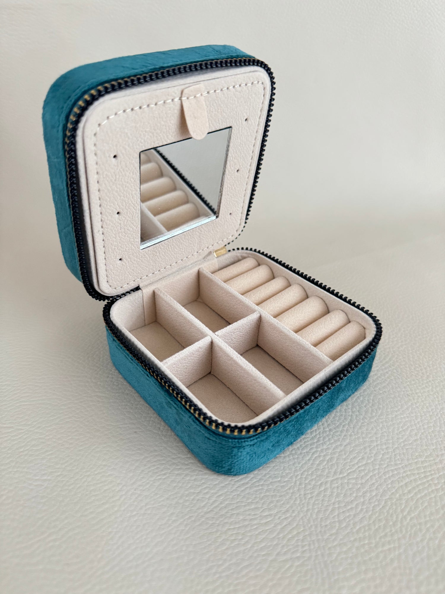 İTHAL MAVİ RENKLİ TAKI KUTUSU