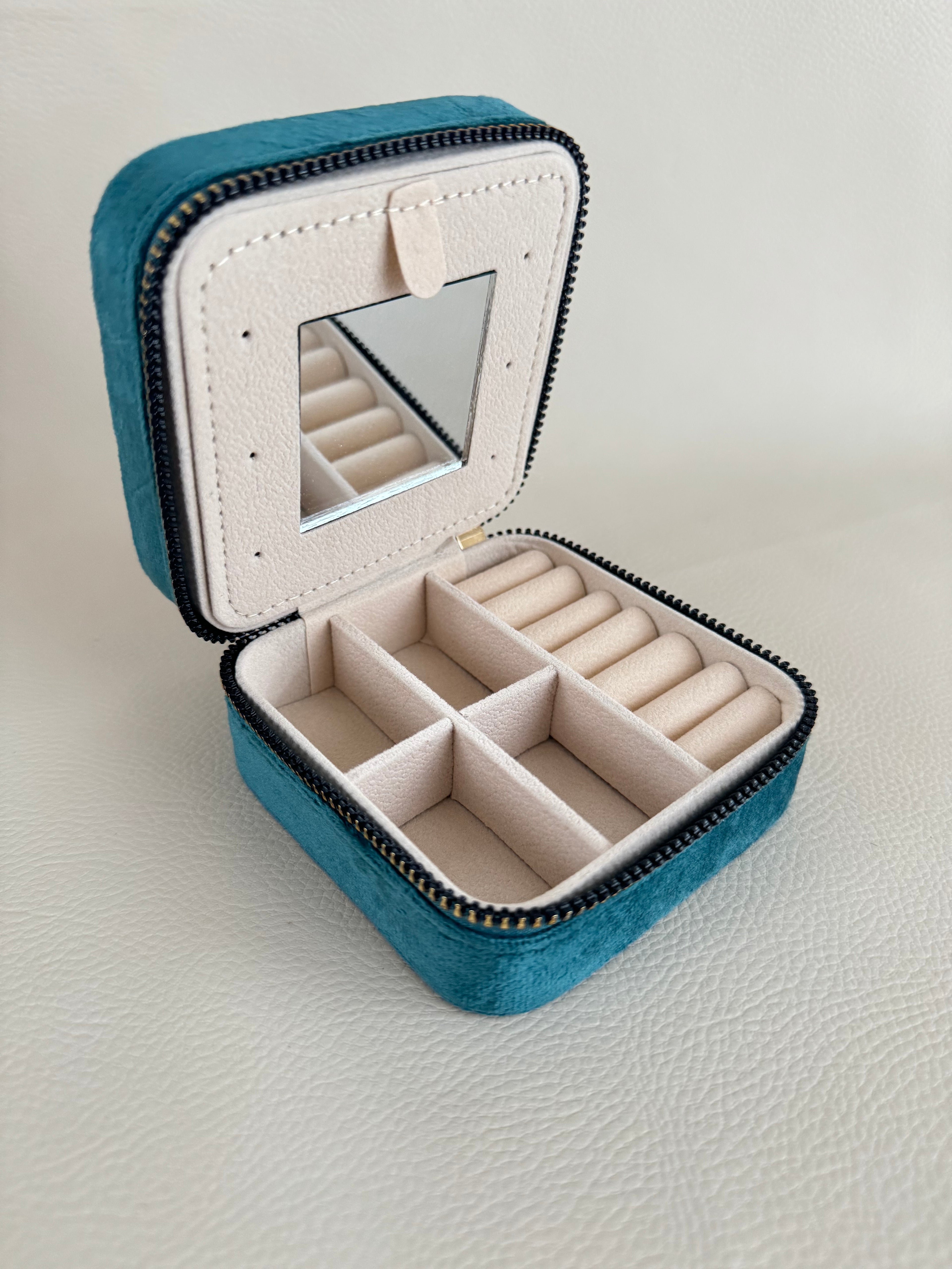 İTHAL MAVİ RENKLİ TAKI KUTUSU