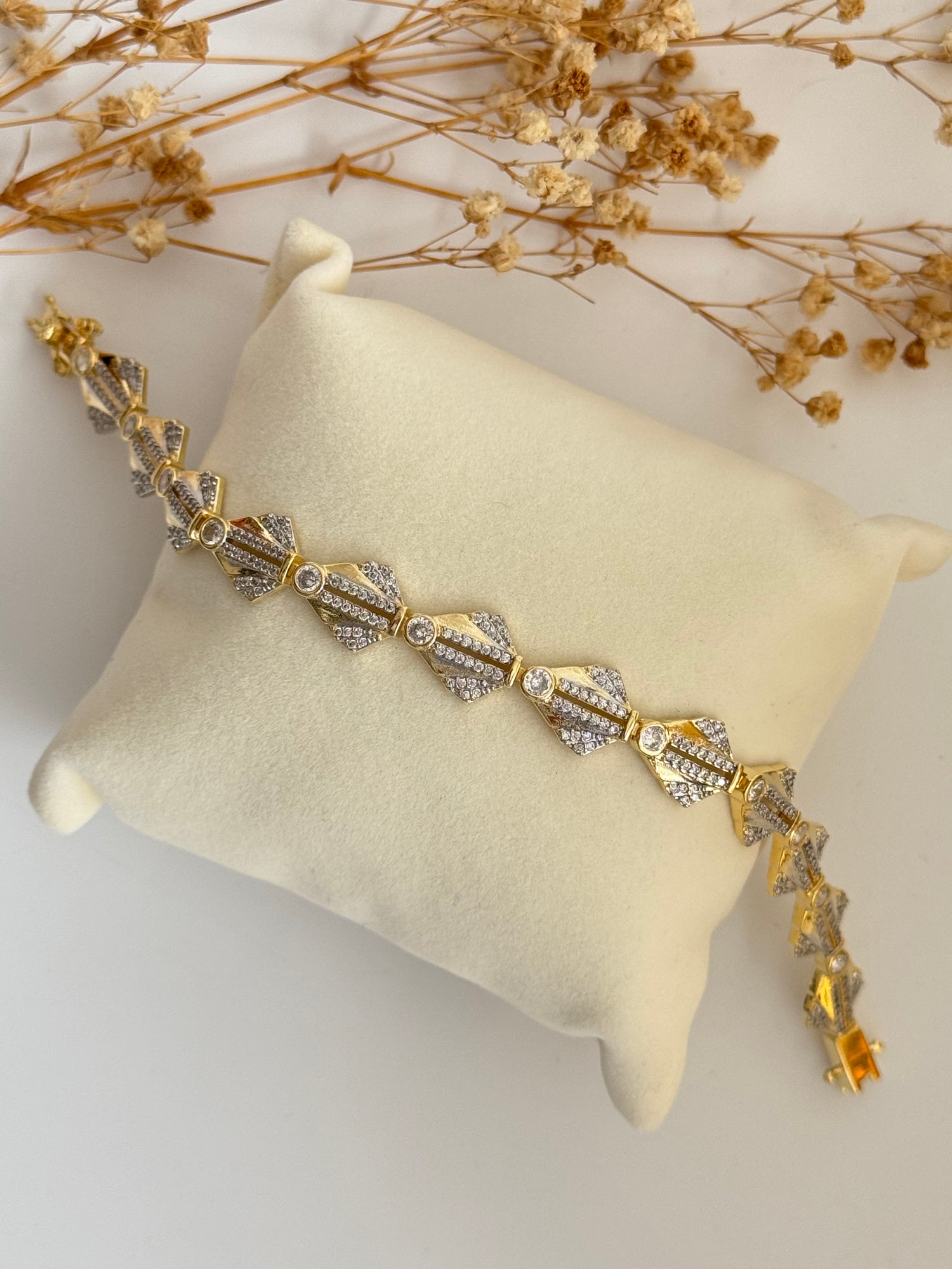 İTHAL TAŞ DETAYLI GOLD BİLEKLİK