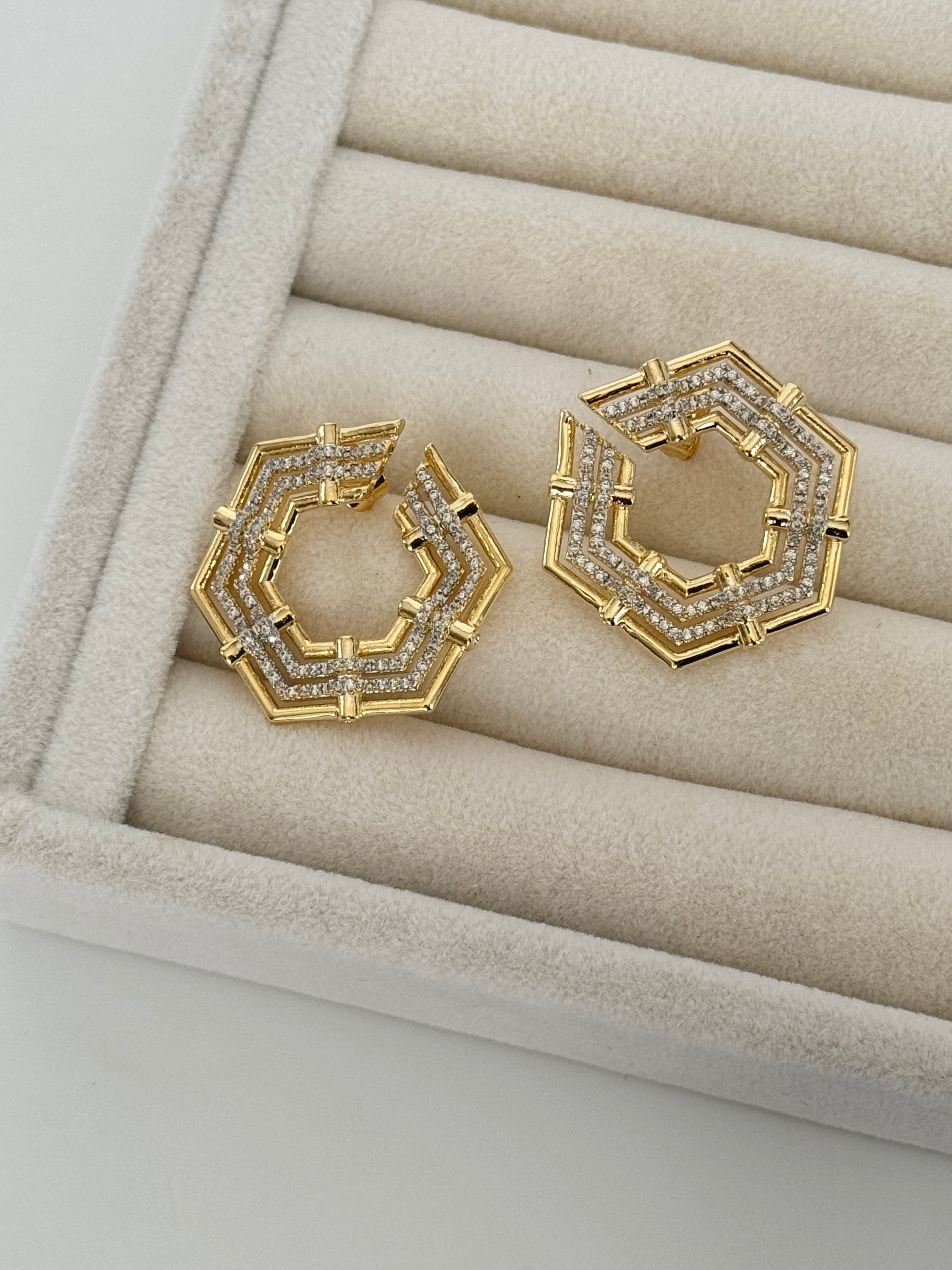 İTHAL TAŞLI ALTIGEN GOLD KÜPE