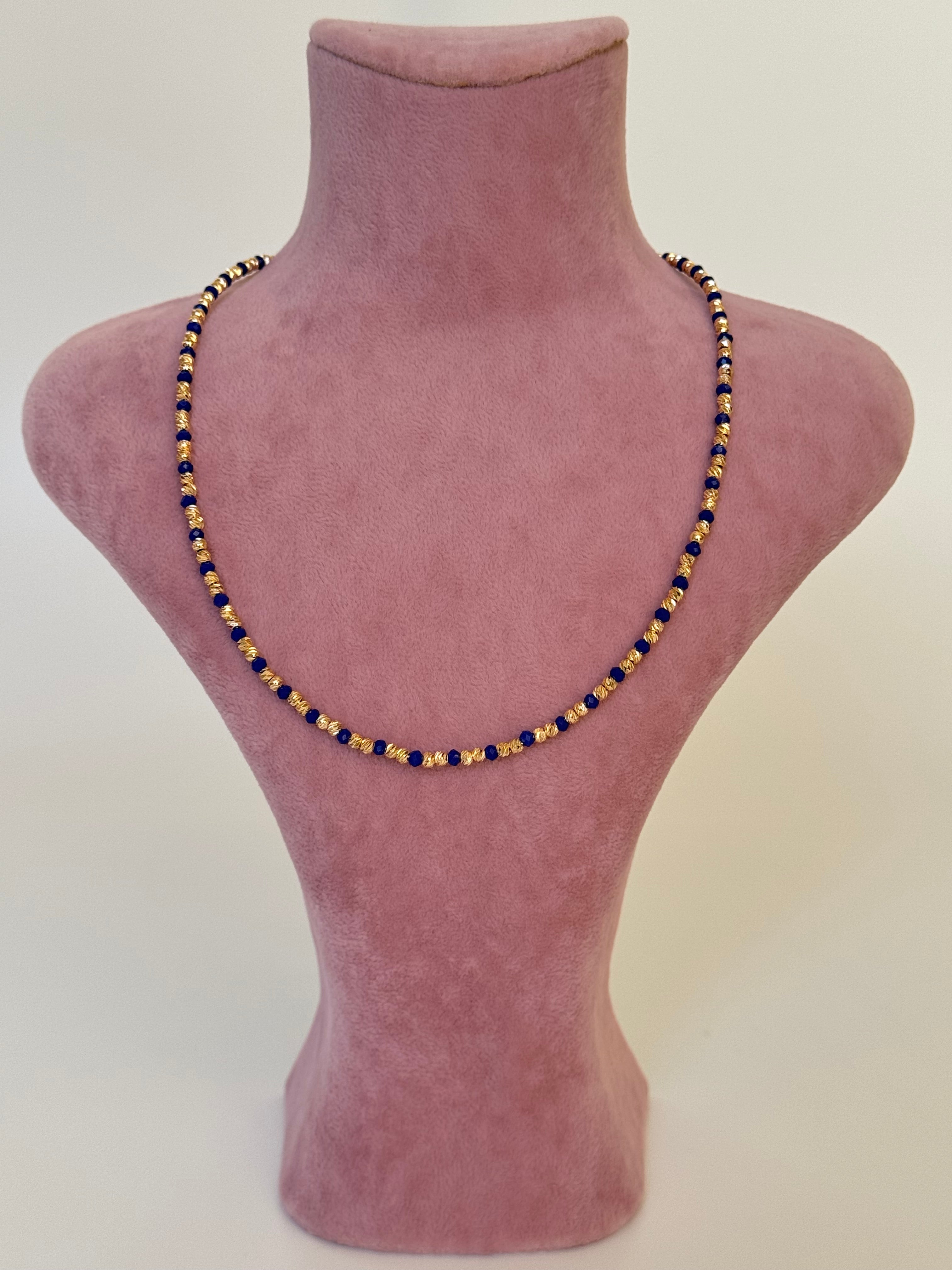 ORİN LACİVERT BONCUKLU ALTIN KAPLAMA DETAYLI KOLYE