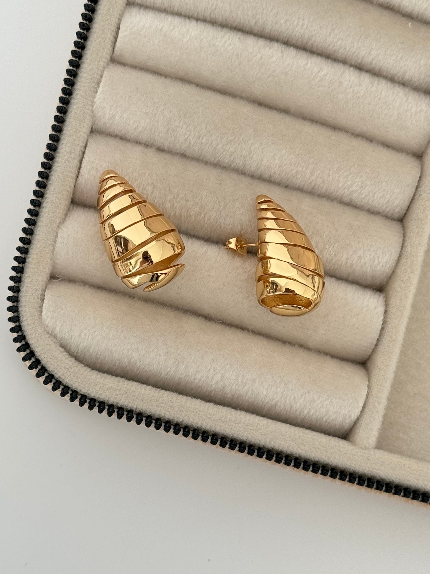 İTHAL MARKA MODEL GOLD DAMLA KÜPE