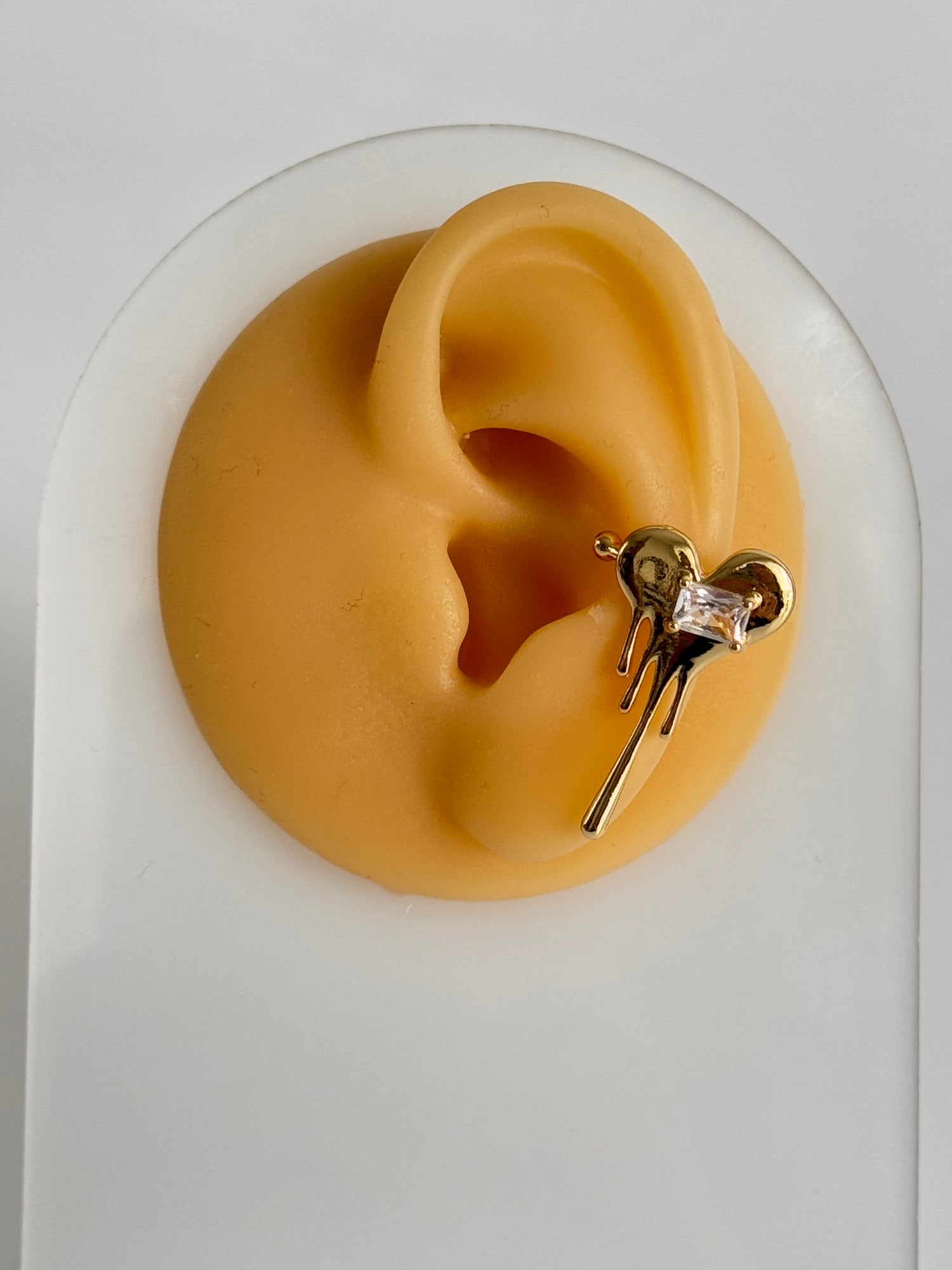 İTHAL KALP DETAYLI GOLD KIKIRDAK KÜPE EARCUFF