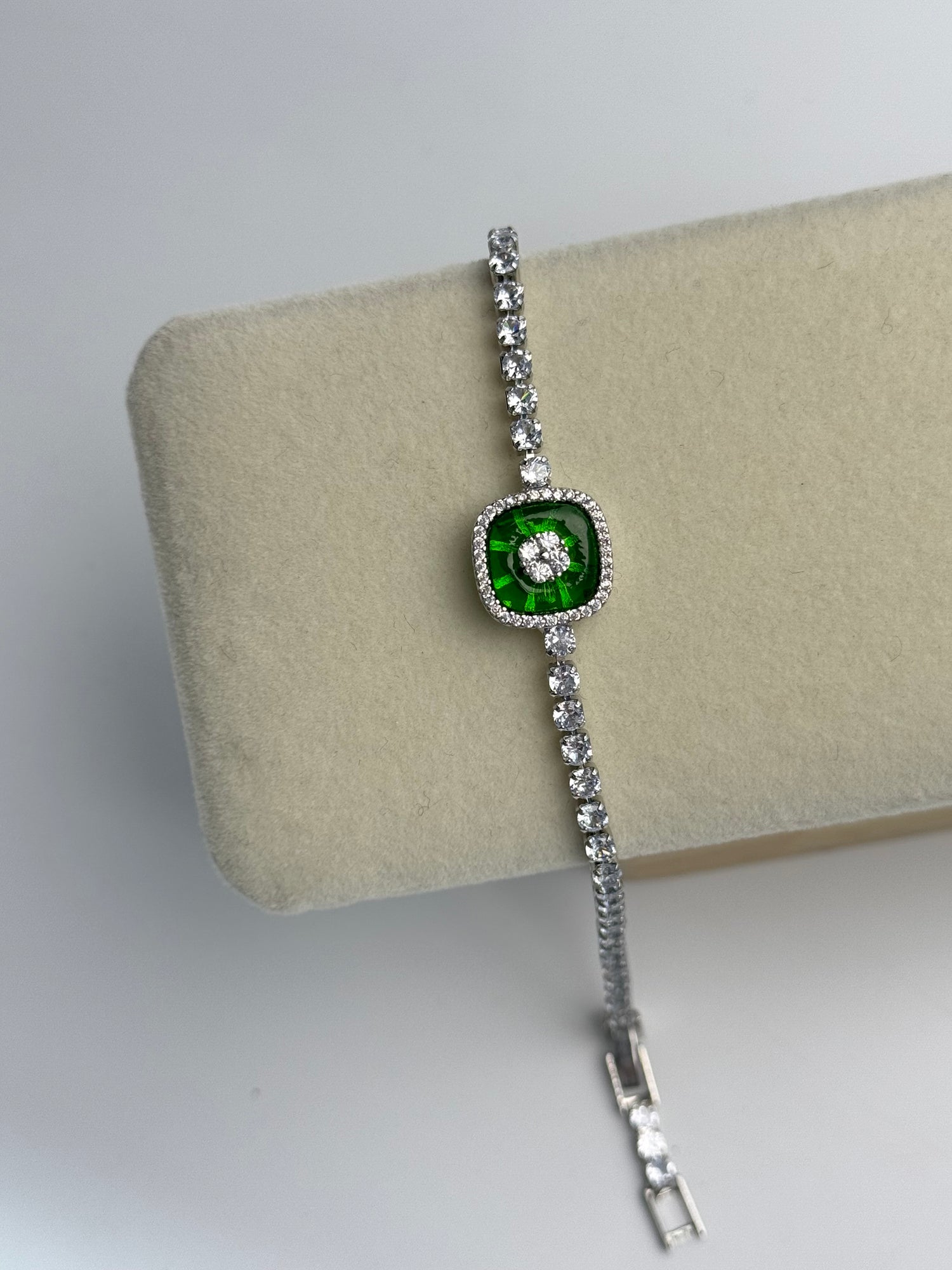İTHAL SİLVER KARE ZİRKON TAŞLI YEŞİL TEKLİ CAMGÖZ  BİLEKLİK