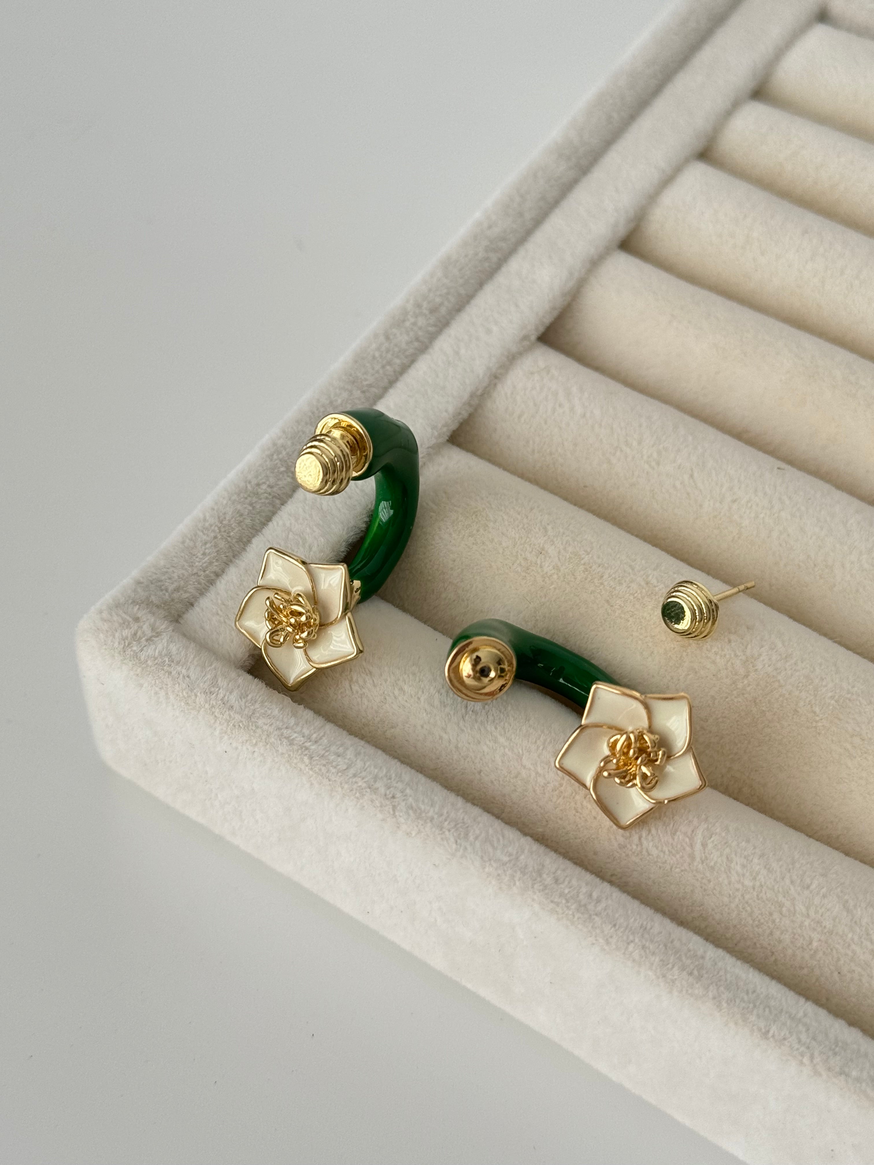 İTHAL YEŞİL MİNELİ ÇİÇEK DETAYLI MARKA MODEL GOLD KÜPE