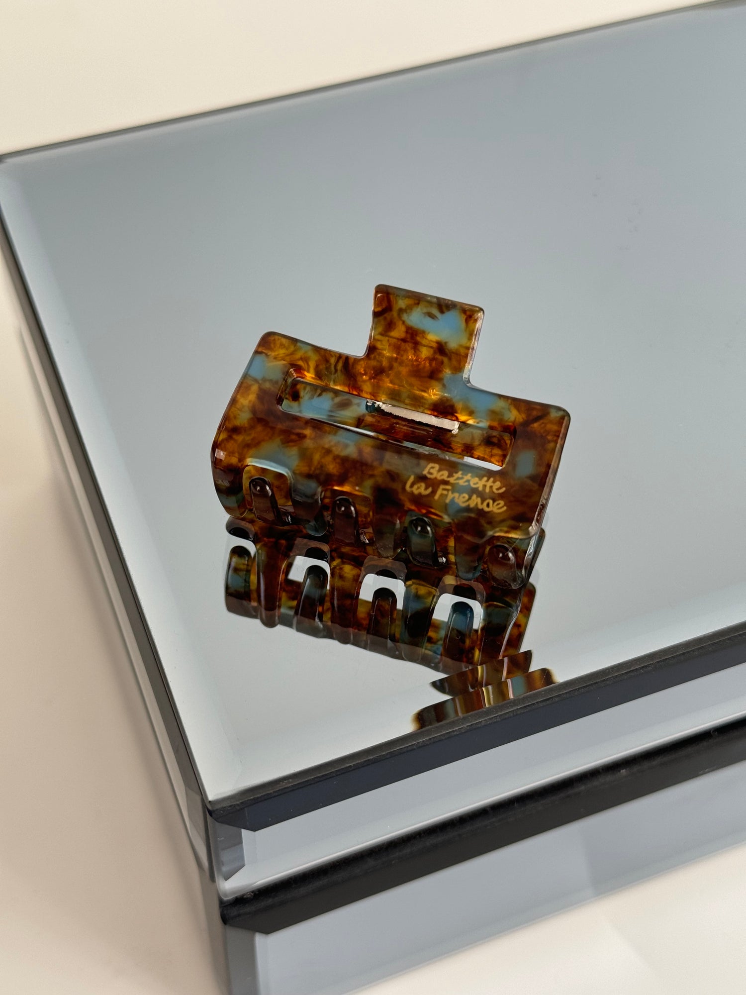 İTHAL KAHVE EBRULİ MİNİ KEMİK MANDAL TOKA