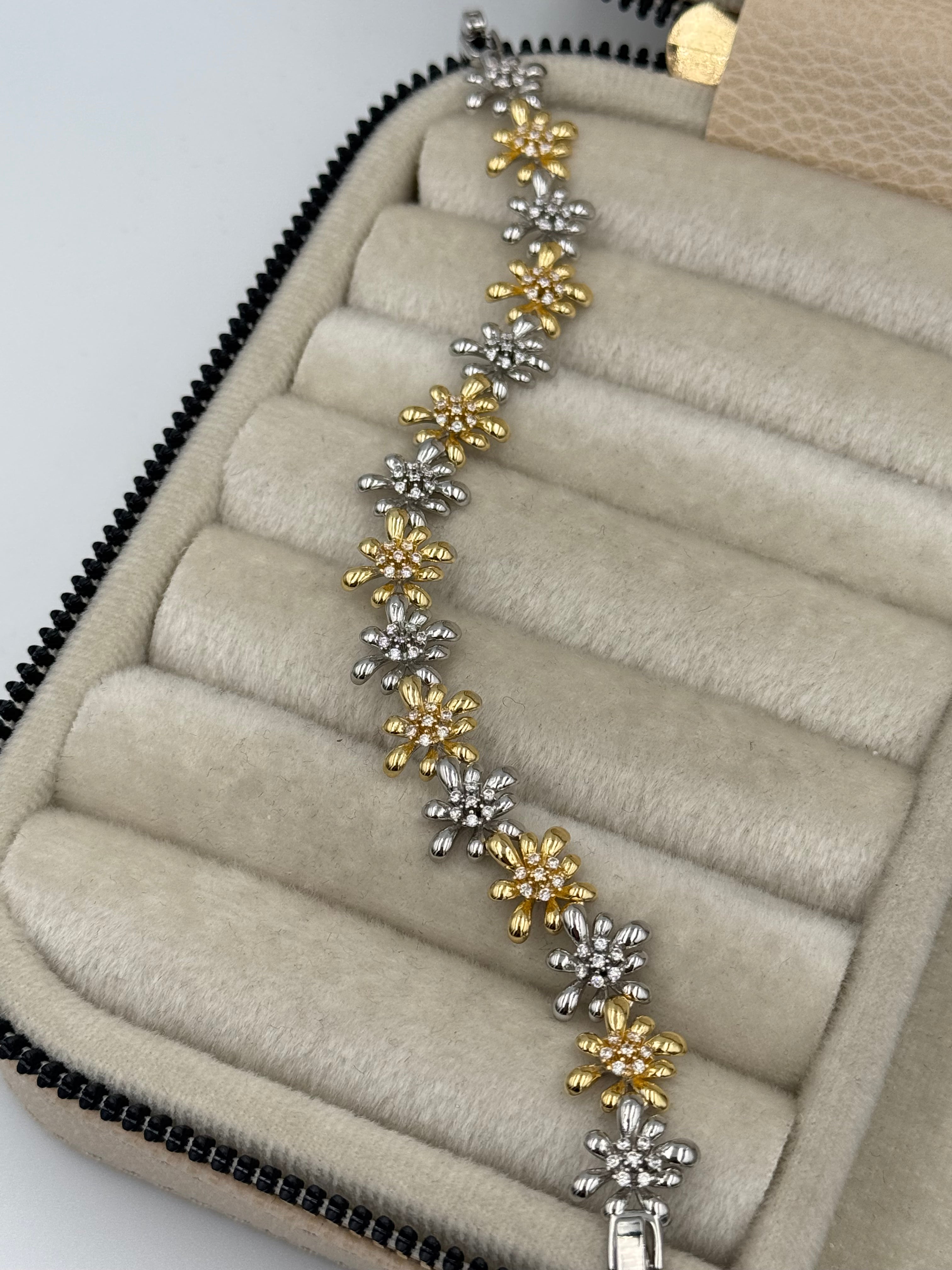 İTHAL ÇİÇEK DETAYLI ÇİFT RENK BİLEKLİK