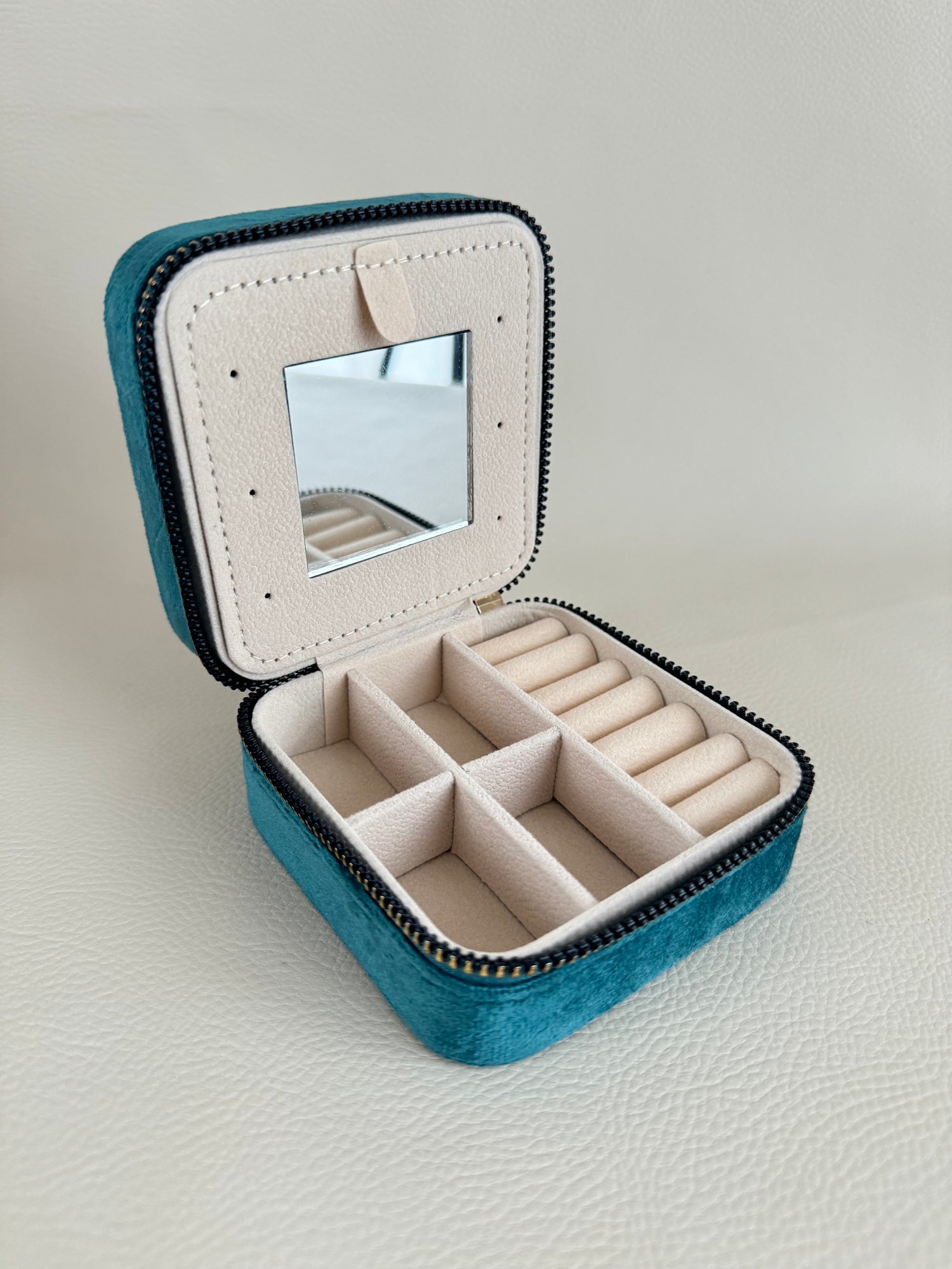 İTHAL MAVİ RENKLİ TAKI KUTUSU