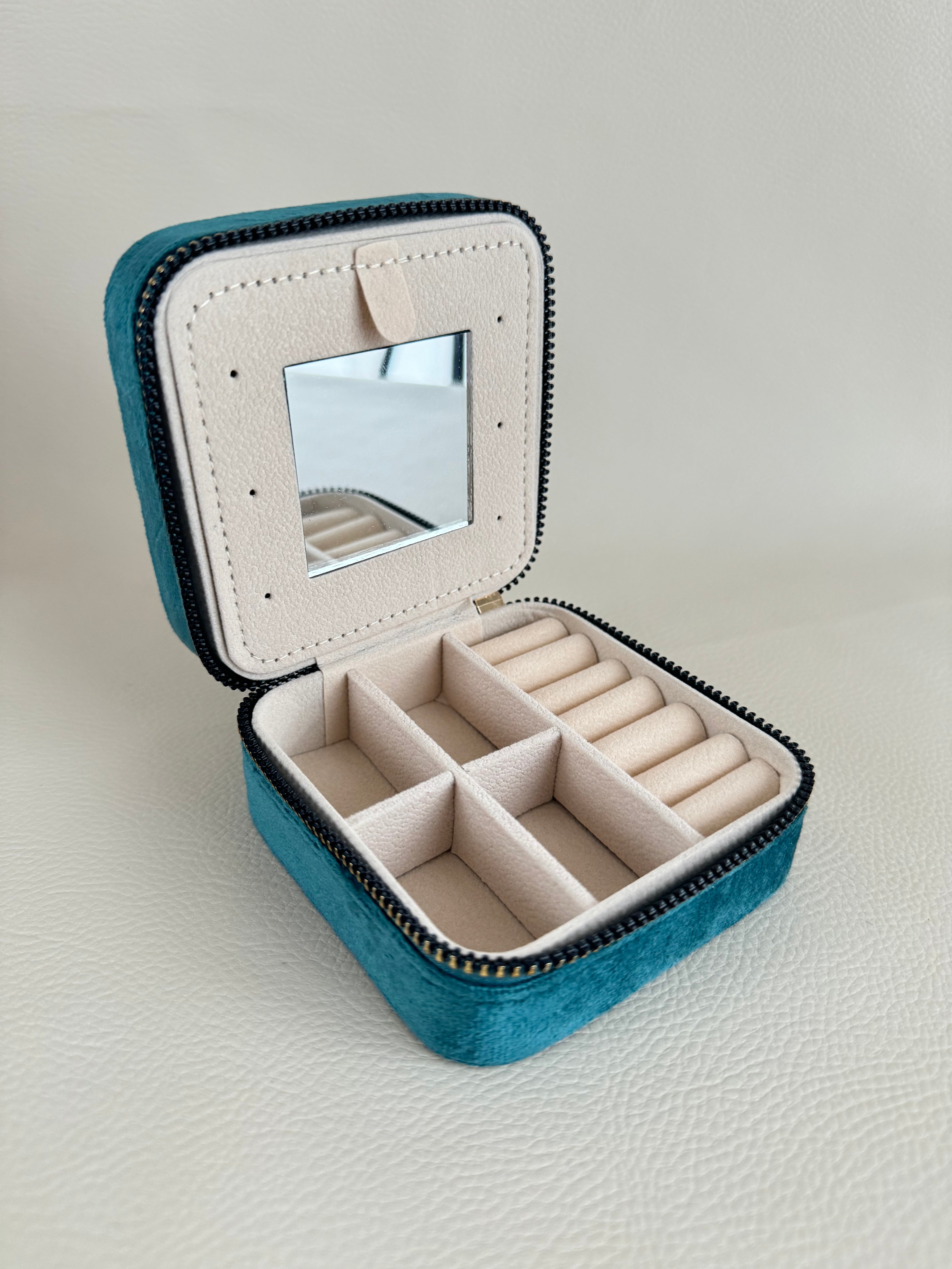 İTHAL MAVİ RENKLİ TAKI KUTUSU