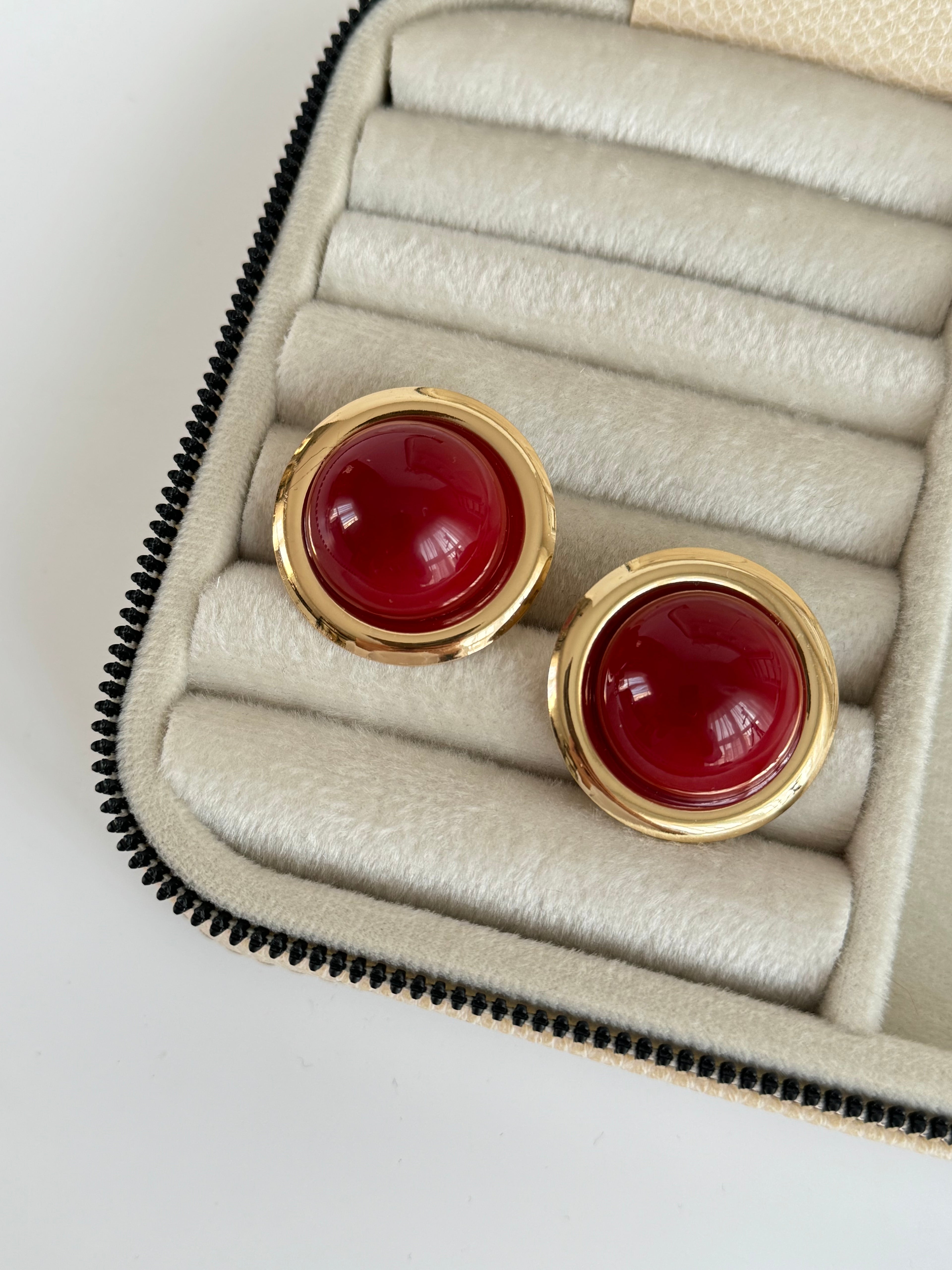 İTHAL BORDO BONCUK DETAYLI GOLD KÜPE