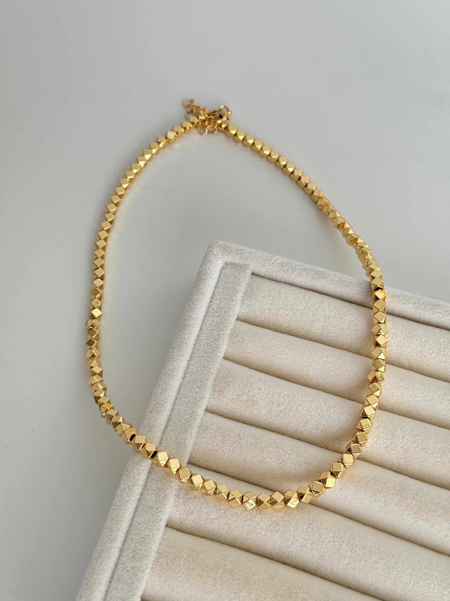 İTHAL KÜP DETAYLI GOLD KOLYE