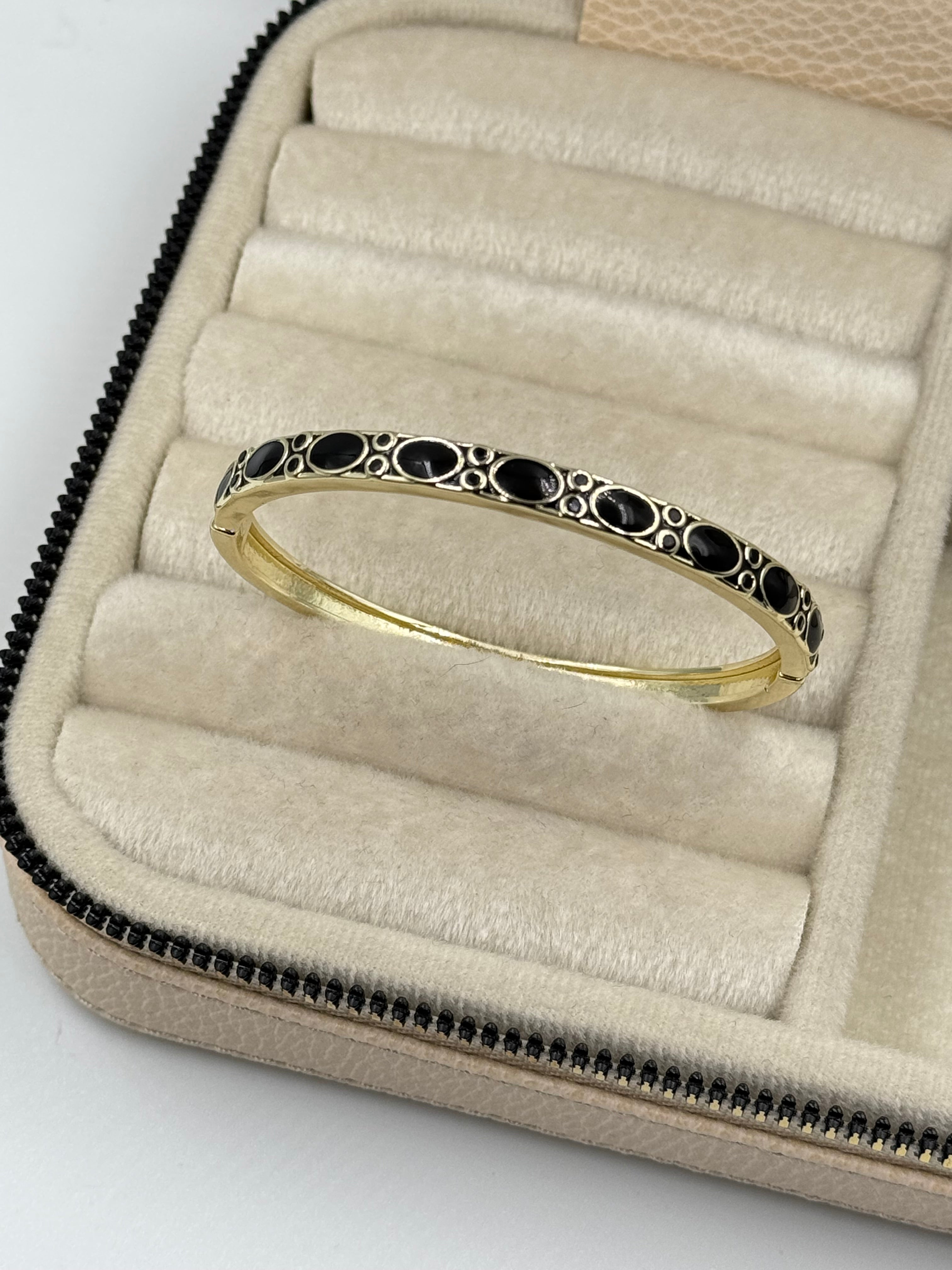 İTHAL SİYAH MİNELİ TAŞ DETAYLI GOLD KELEPÇE BİLEZİK