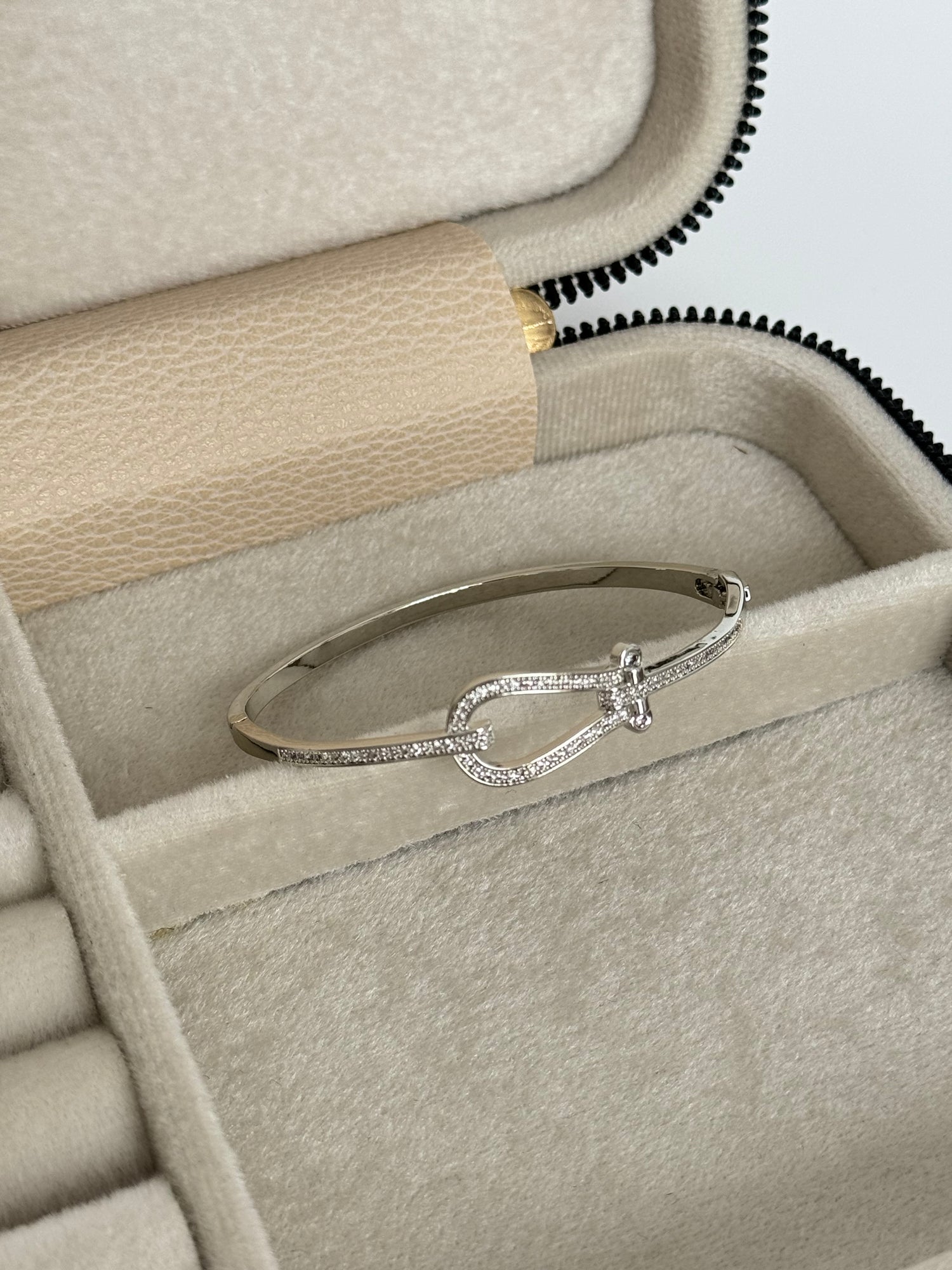 İTHAL TAŞLI SİLVER KELEPÇE BİLEZİK