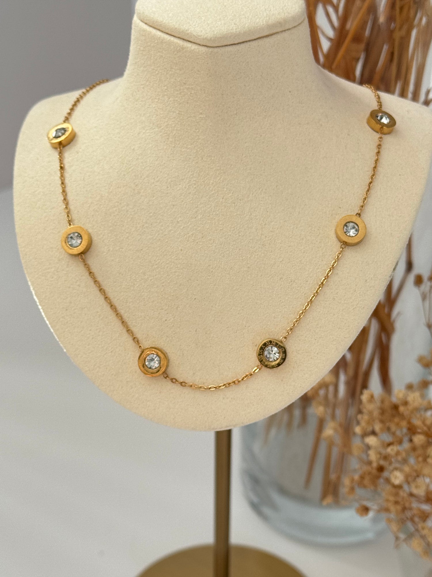 TAŞ DETAYLI GOLD ÇELİK KOLYE