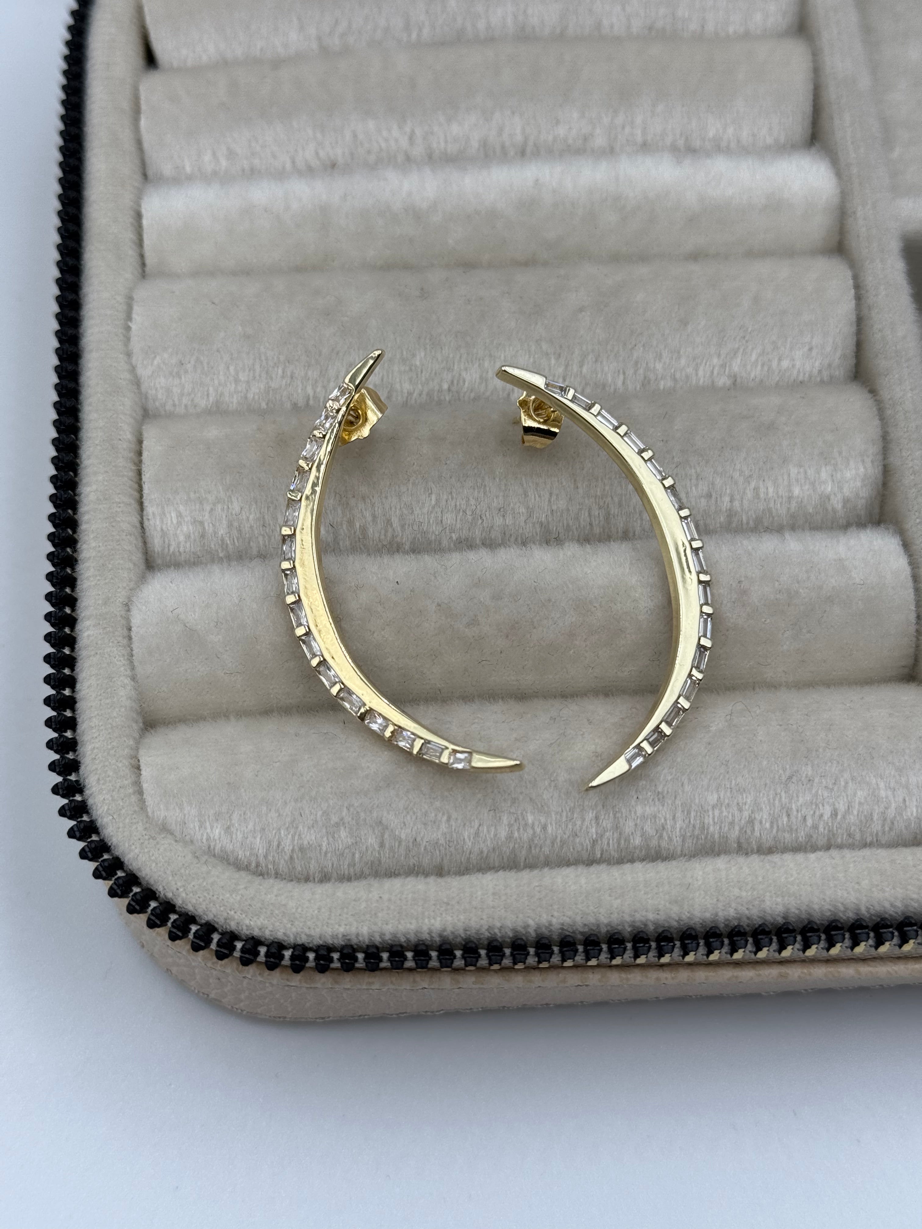 İTHAL YARIM AY DETAYLI GOLD KÜPE