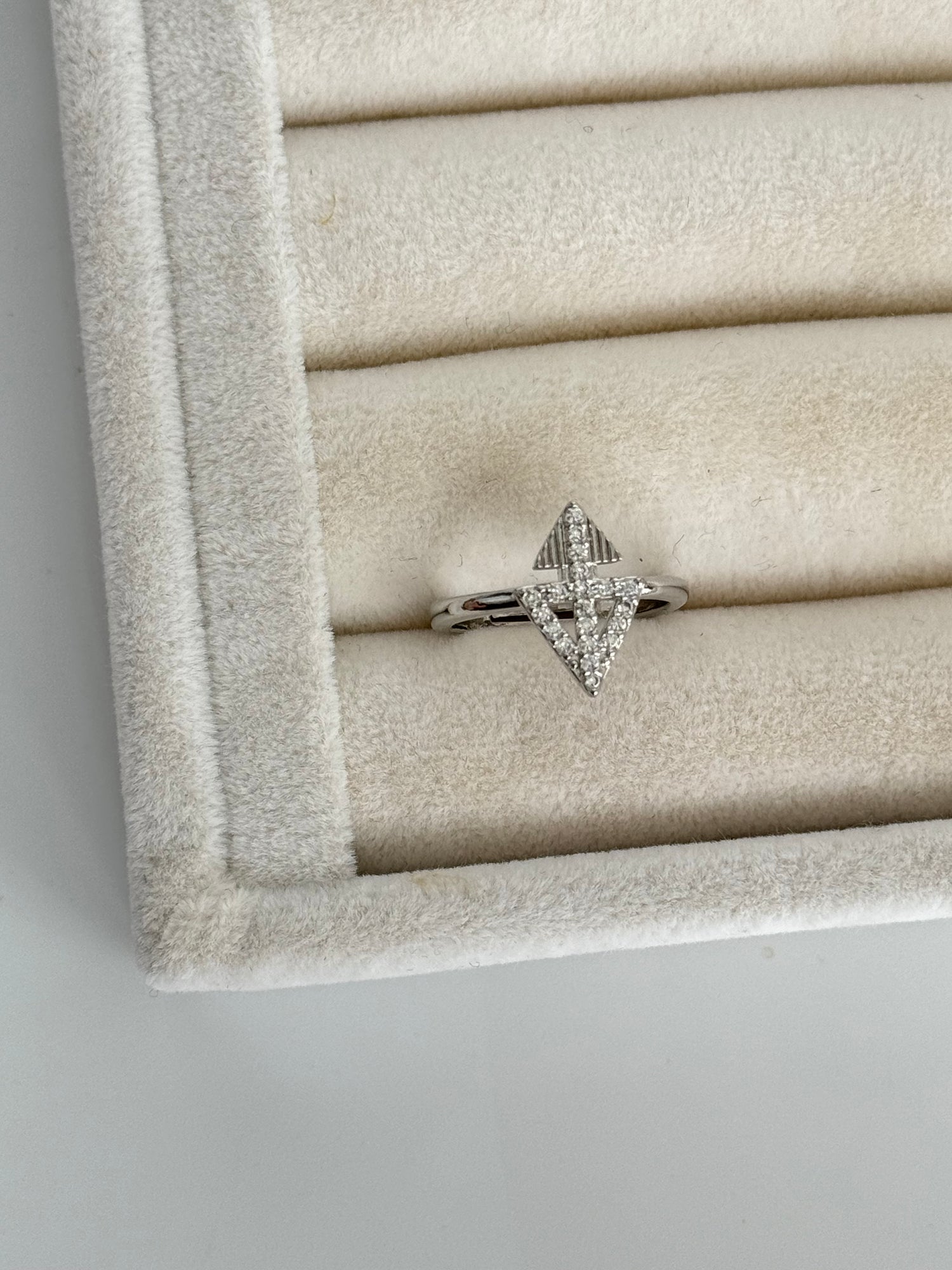 İTHAL ÜÇGEN DETAYLI AYARLANABİLİR SİLVER YÜZÜK