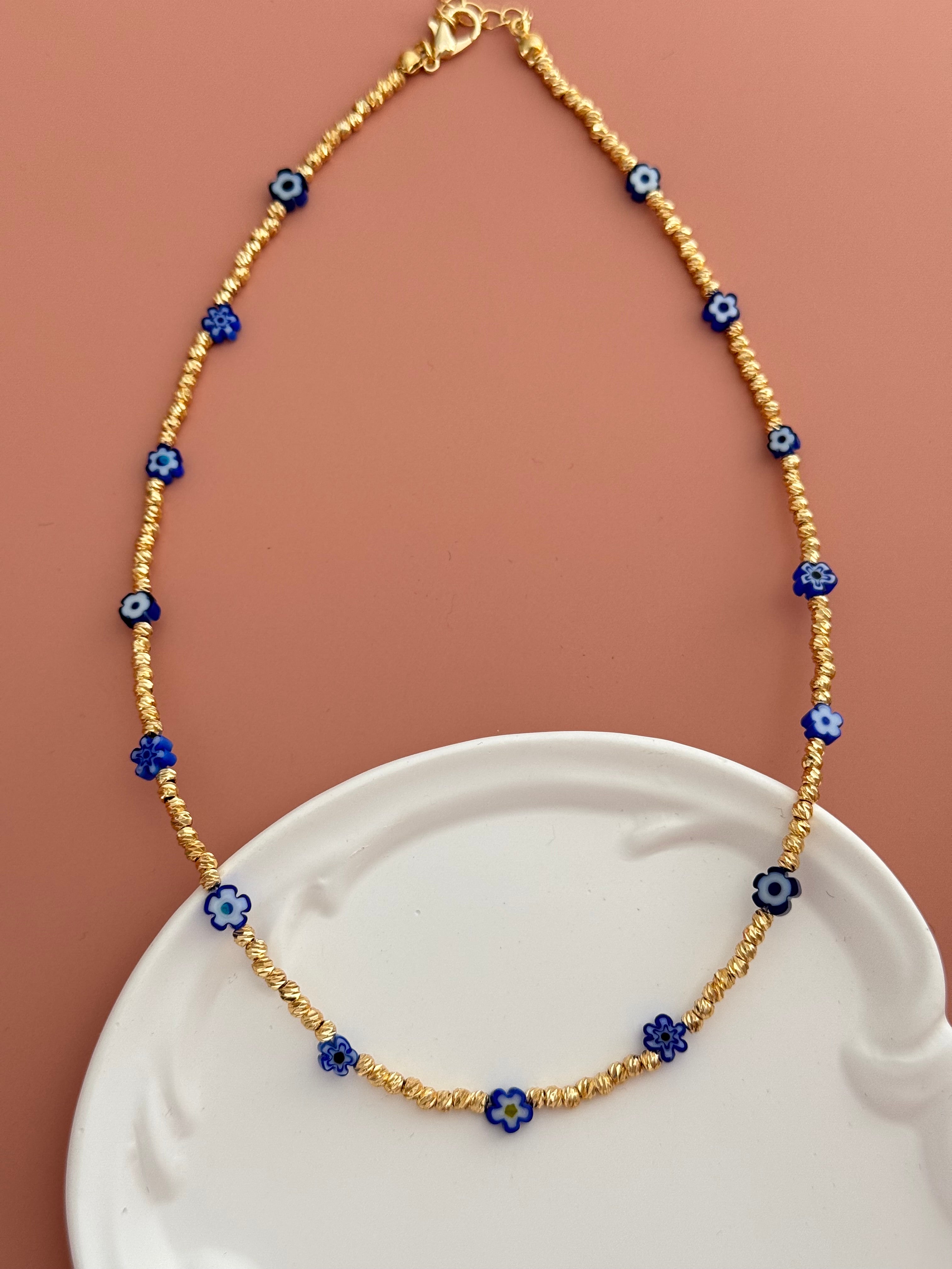 NAVİ LACİVERT ÇİÇEKLİ ALTIN KAPLAMA DETAYLI KOLYE