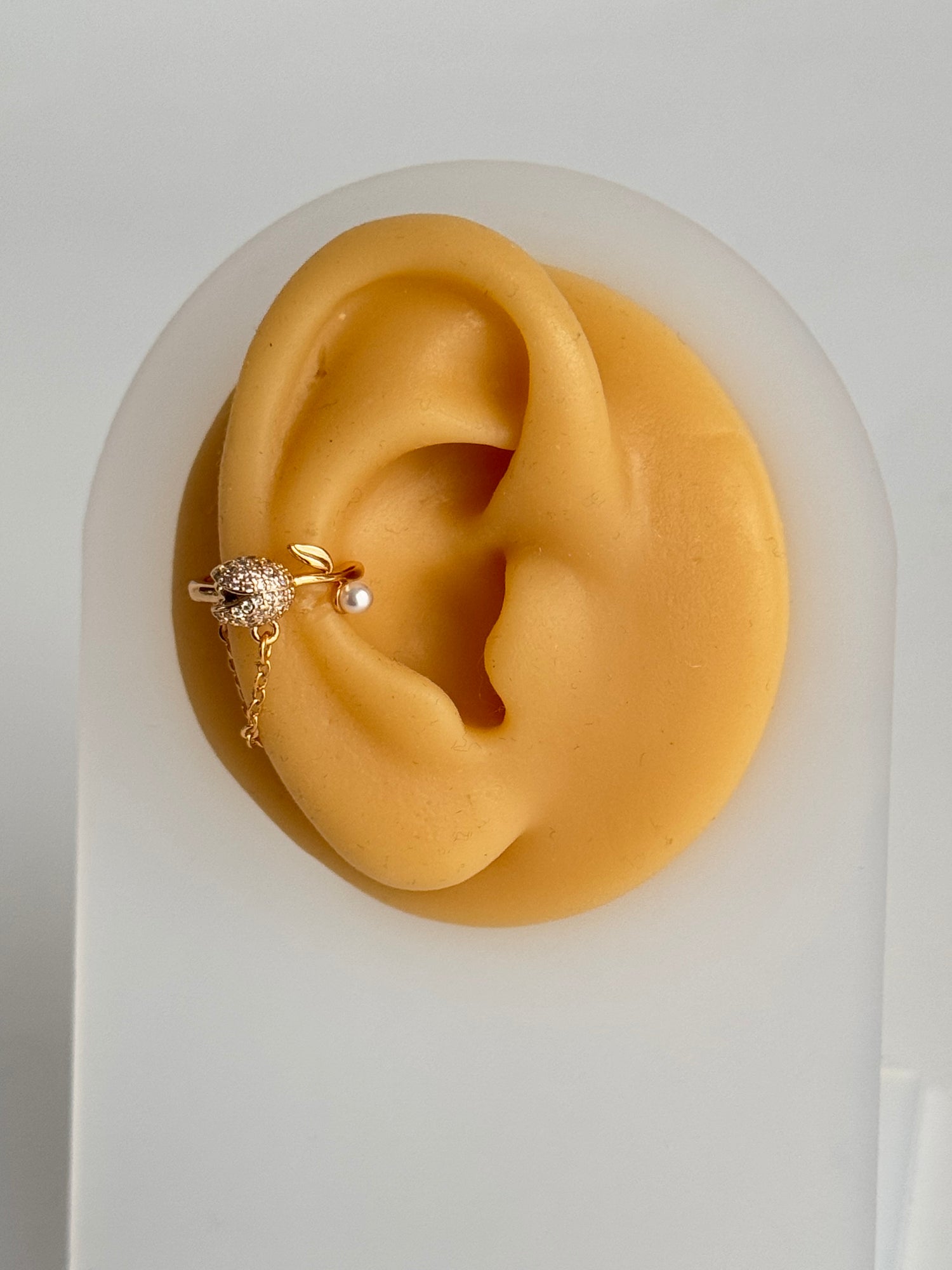 İTHAL LALE DETAYLI SAĞ KULAK GOLD KIKIRDAK KÜPE EARCUFF