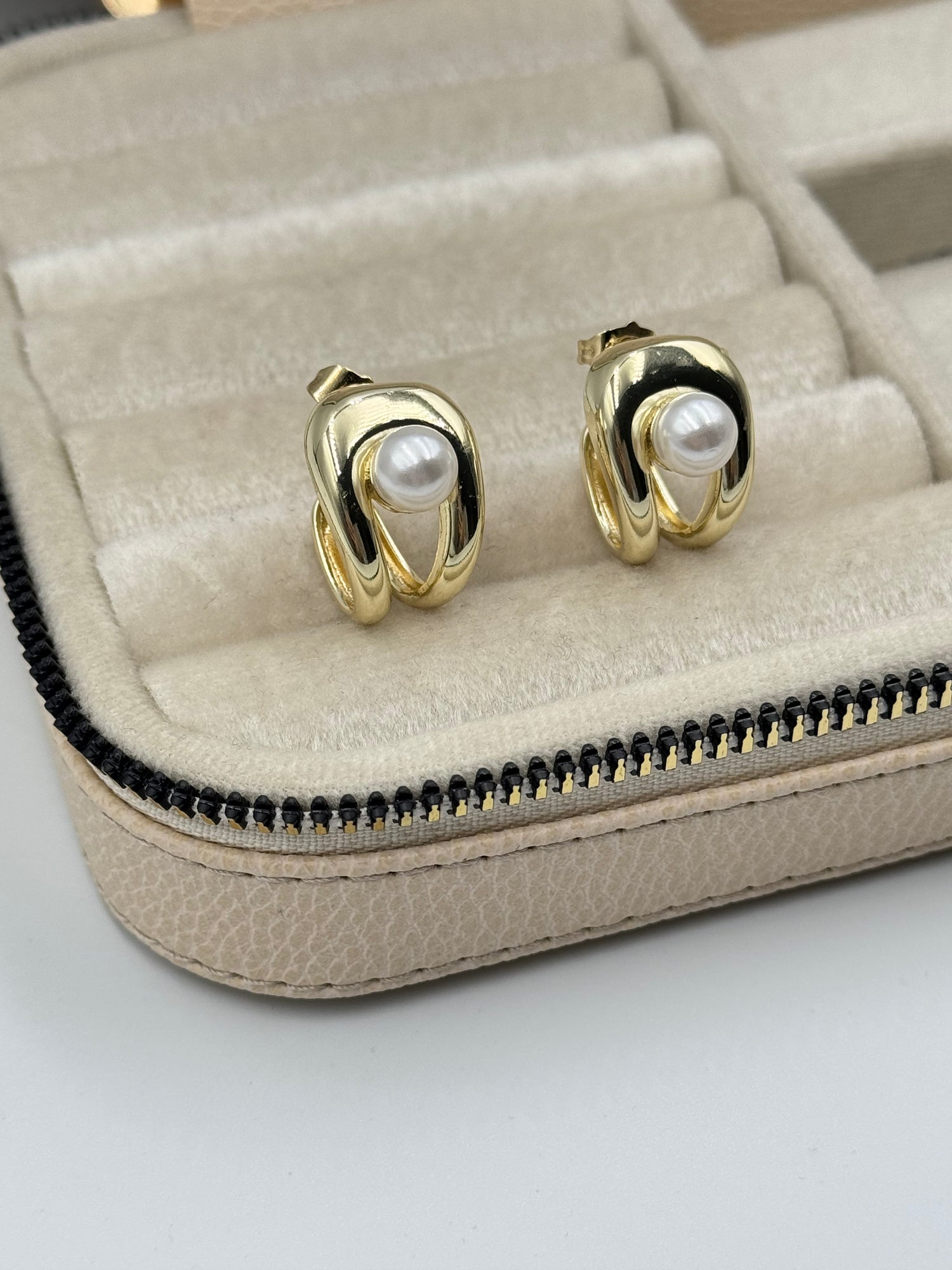 İTHAL İNCİ DETAYLI GOLD HALKA KÜPE