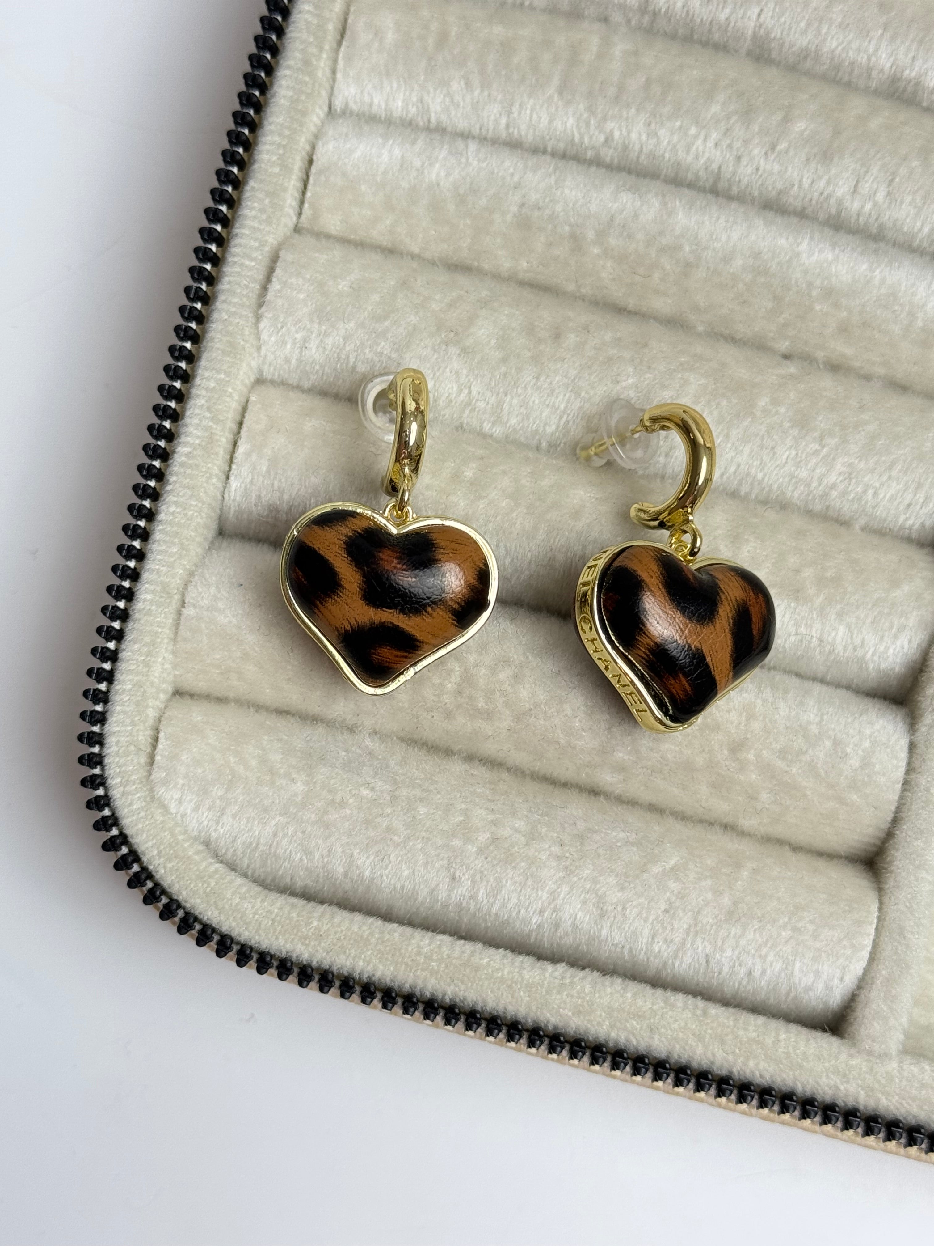 İTHAL LEOPAR KALPLİ MARKA MODEL KÜPE