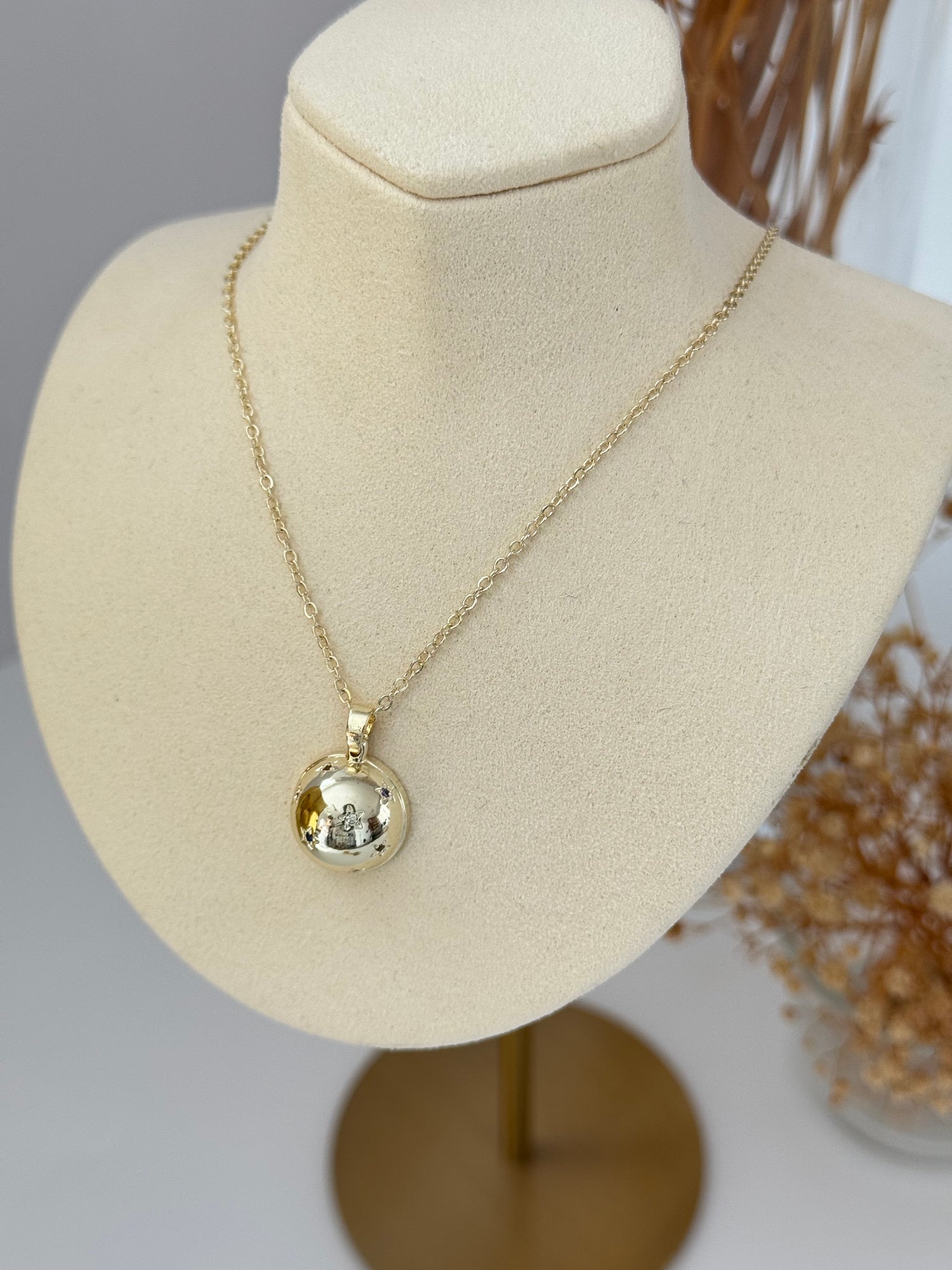 NAVA TOPÇUK DETAYLI GOLD UZUN KOLYE