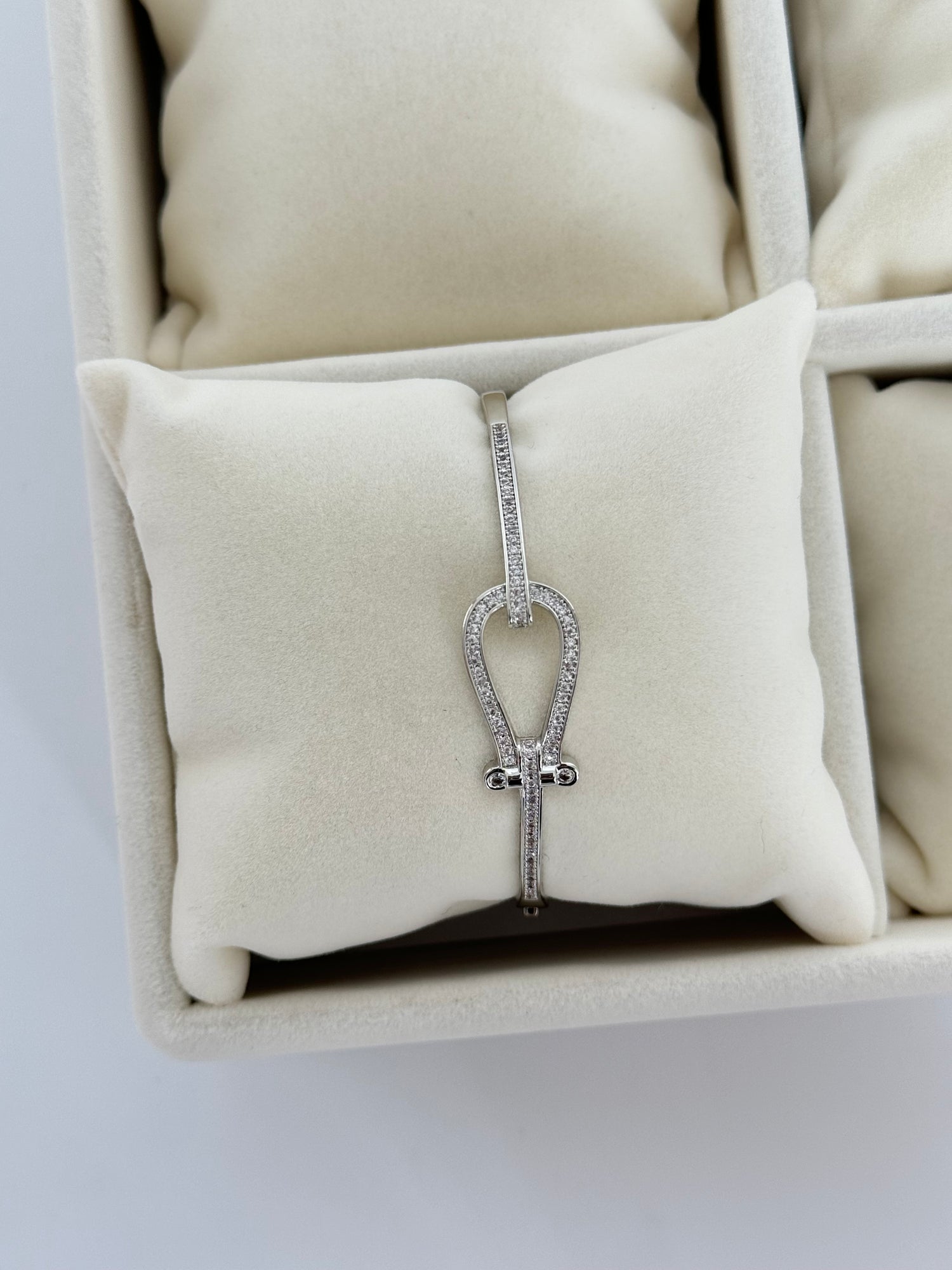 İTHAL TAŞLI SİLVER KELEPÇE BİLEZİK