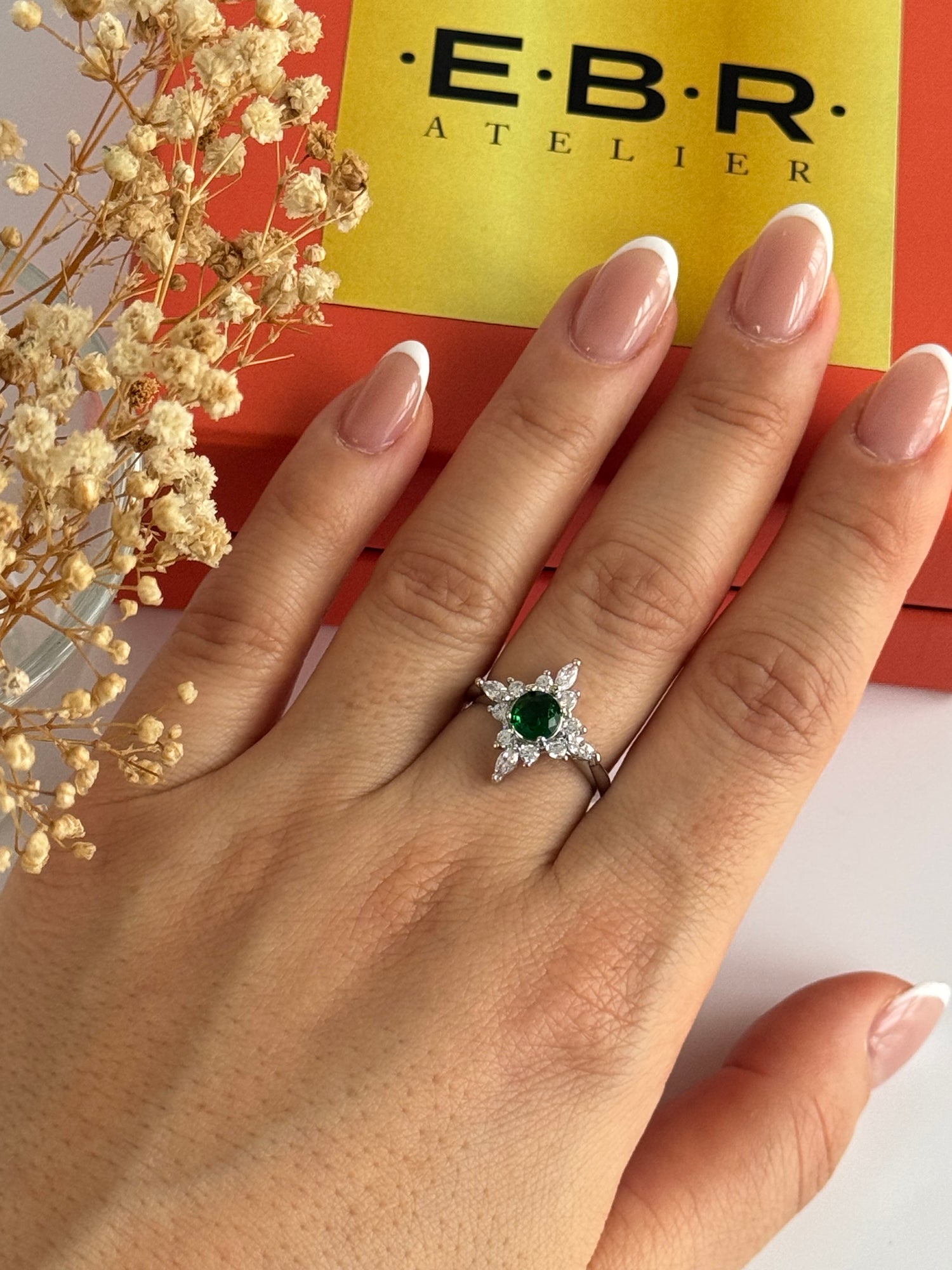 İTHAL YEŞİL TAŞLI YILDIZ DETAYLI SİLVER AYARLANABİLİR YÜZÜK