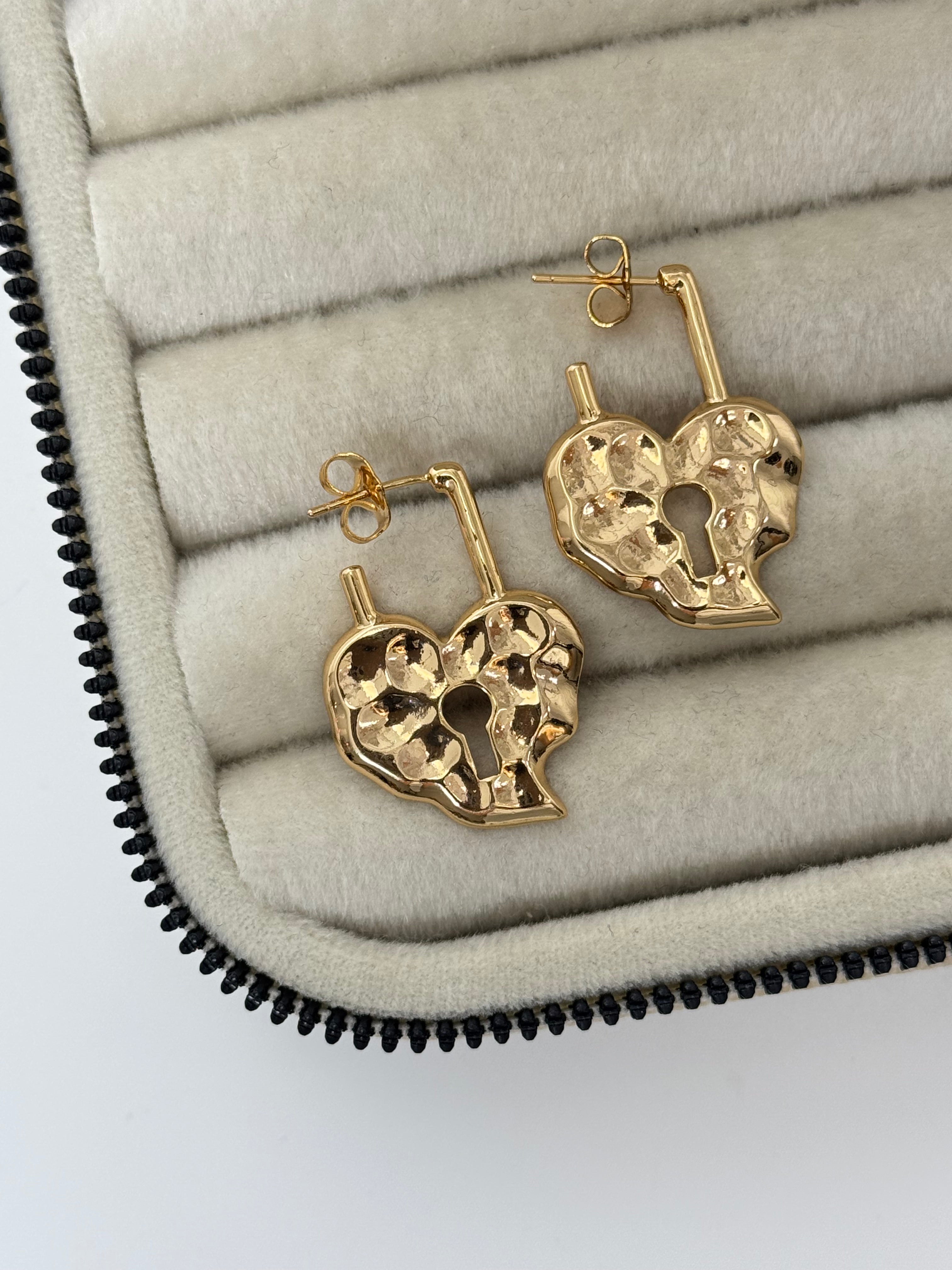 İTHAL GOLD KALPLİ KİLİT KÜPE