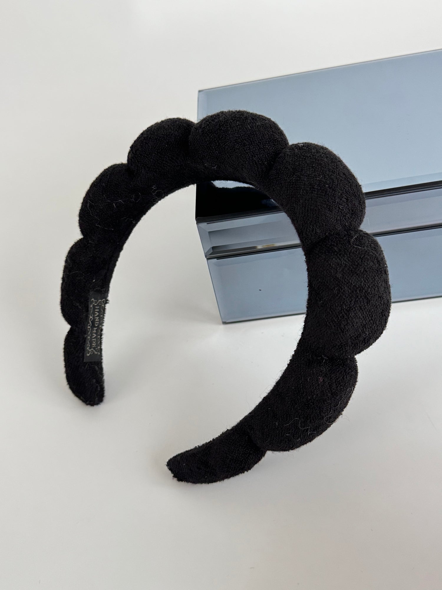 İTHAL SİYAH BURGULU HAVLU KUMAŞ TAÇ