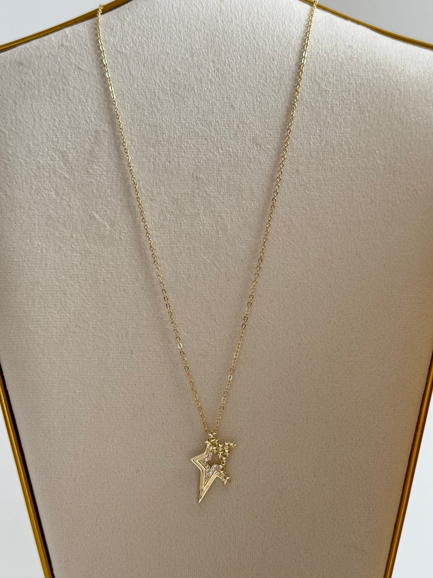 İTHAL YILDIZ DETAYLI GOLD KOLYE